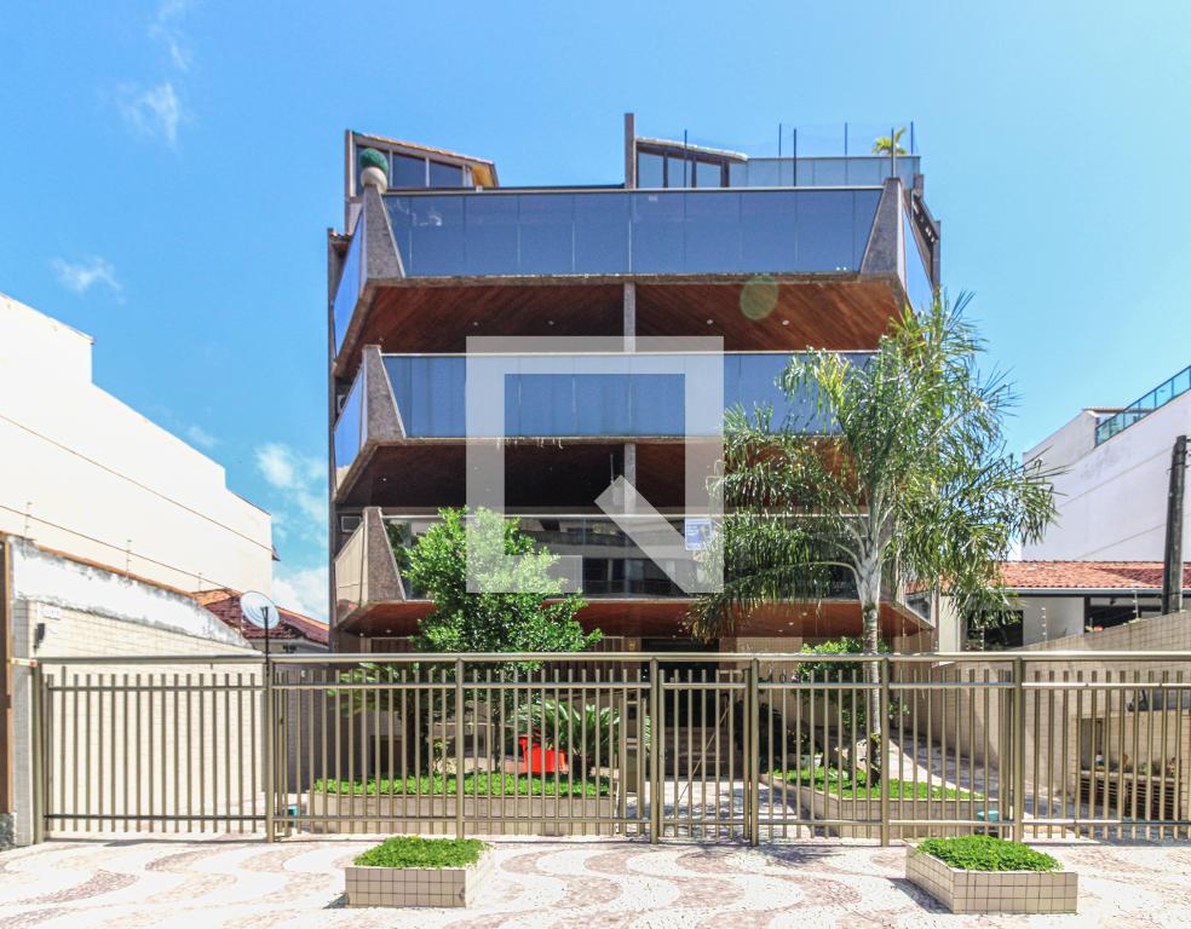 Fachada Condomínio em Rua Demóstenes Madureira de Pinho, 409