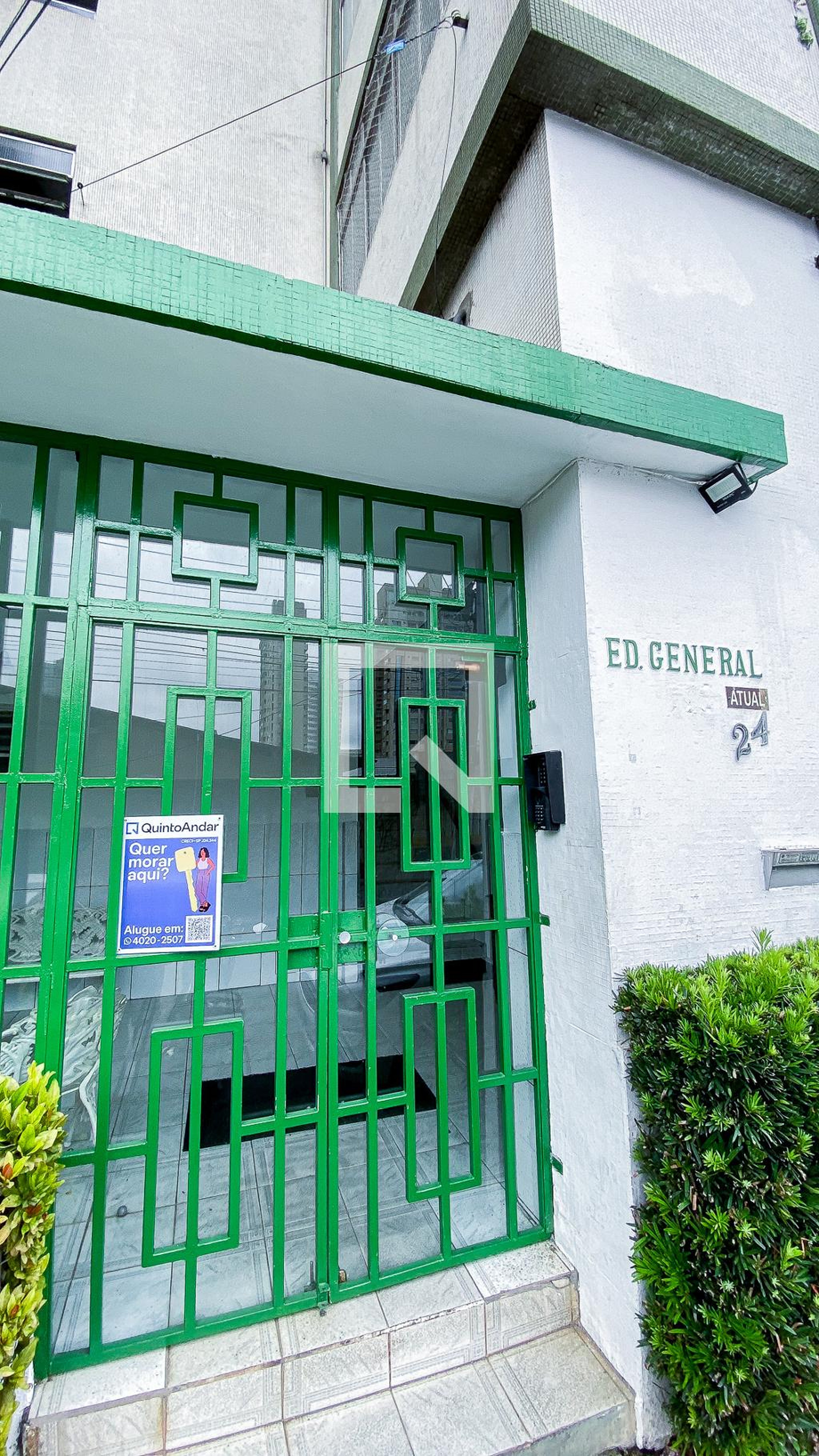 Fachada Condomínio em Rua Doutor Cesário Mota, 24