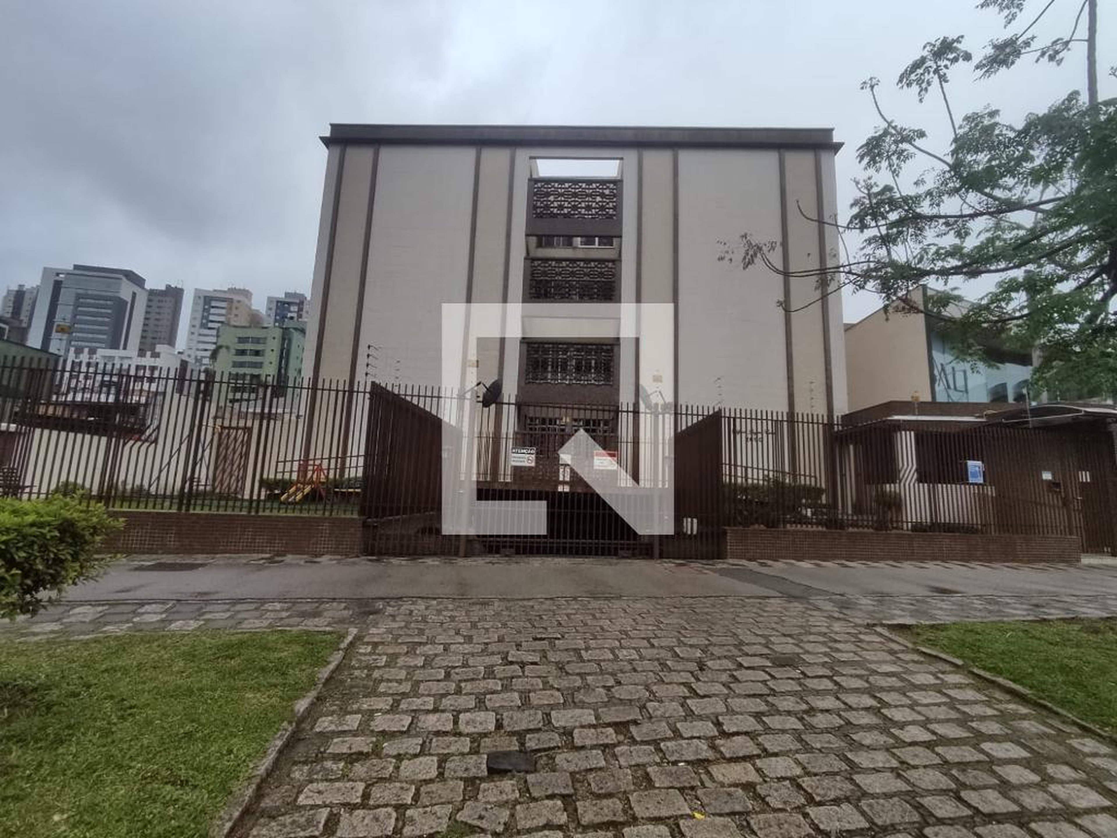 Fachada do condomínio Condomínio em Avenida Iguaçu, 2090