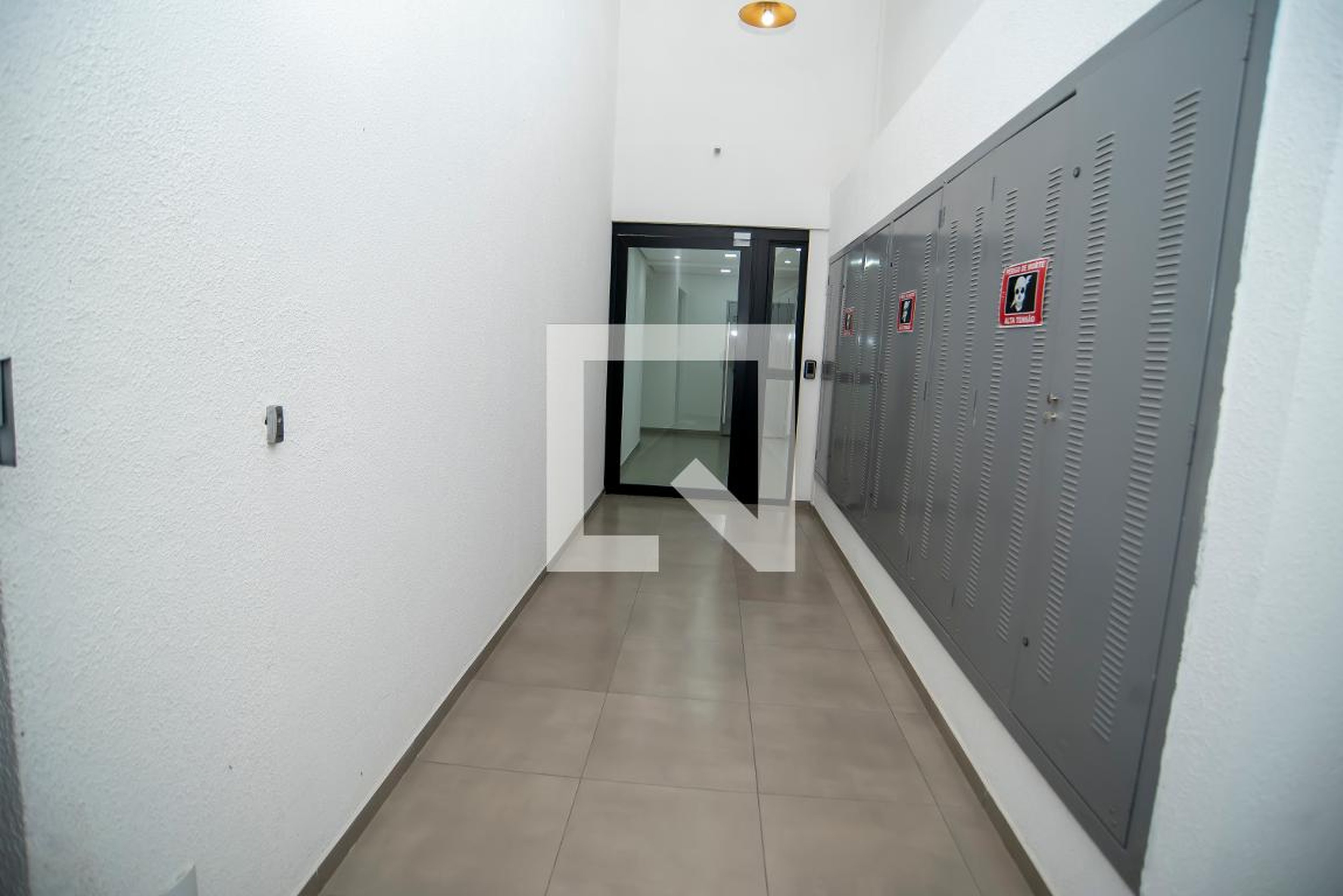 Hall de entrada Condomínio em Rua Cirurgião Vaz Ferreira, 457