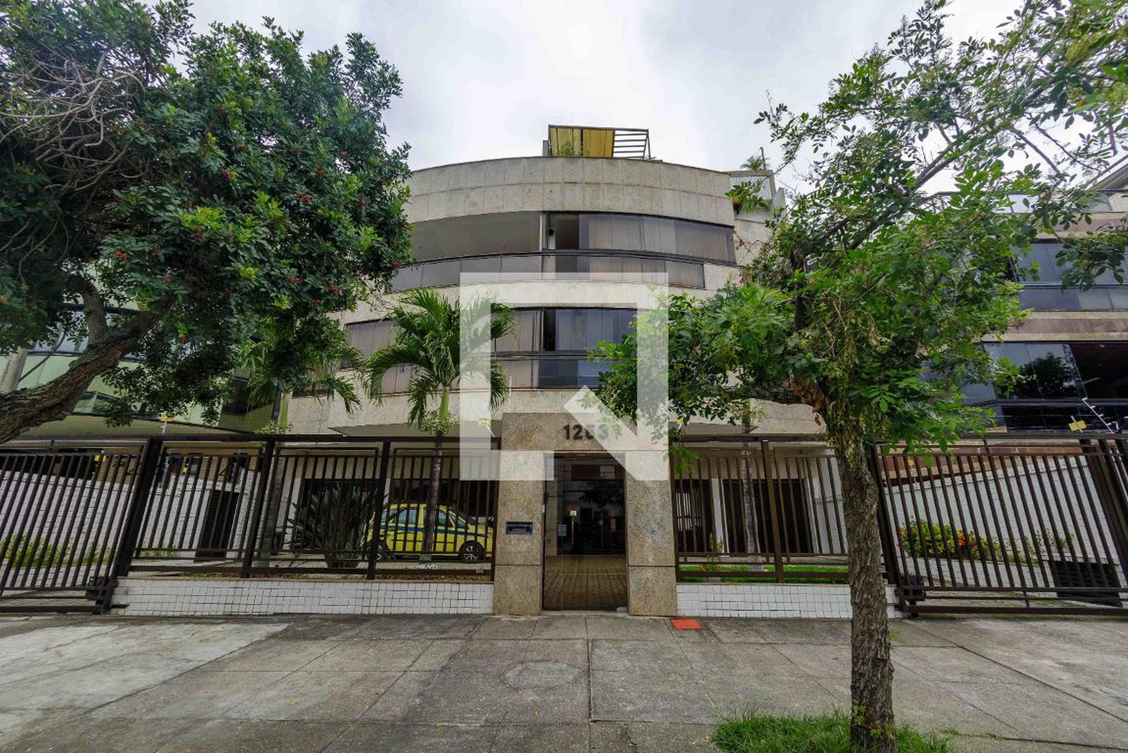 Fachada Condomínio em Rua Ministro Aliomar Baleeiro, 1253