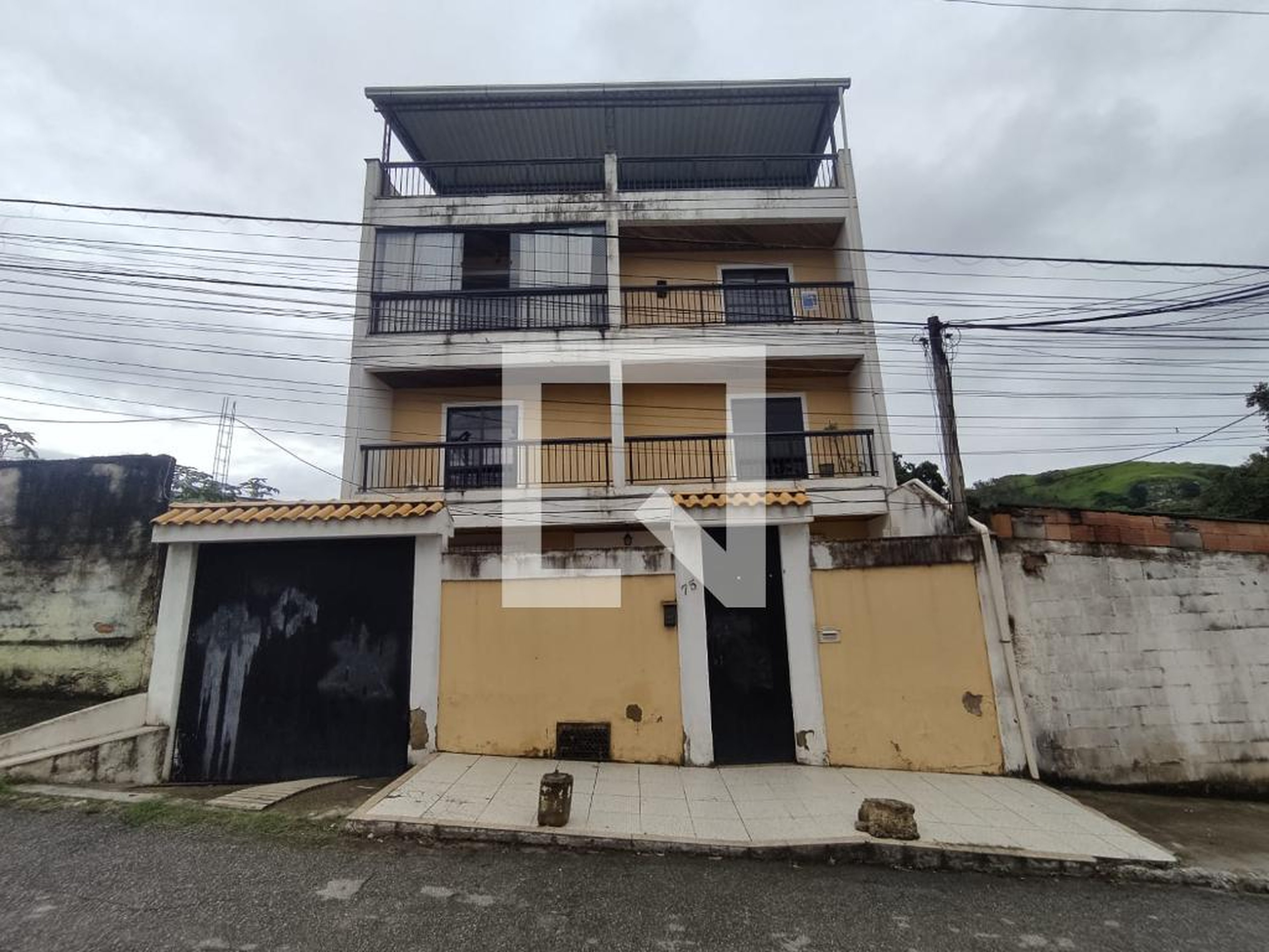 Fachada Condomínio em Rua Benedito Jardim, 75