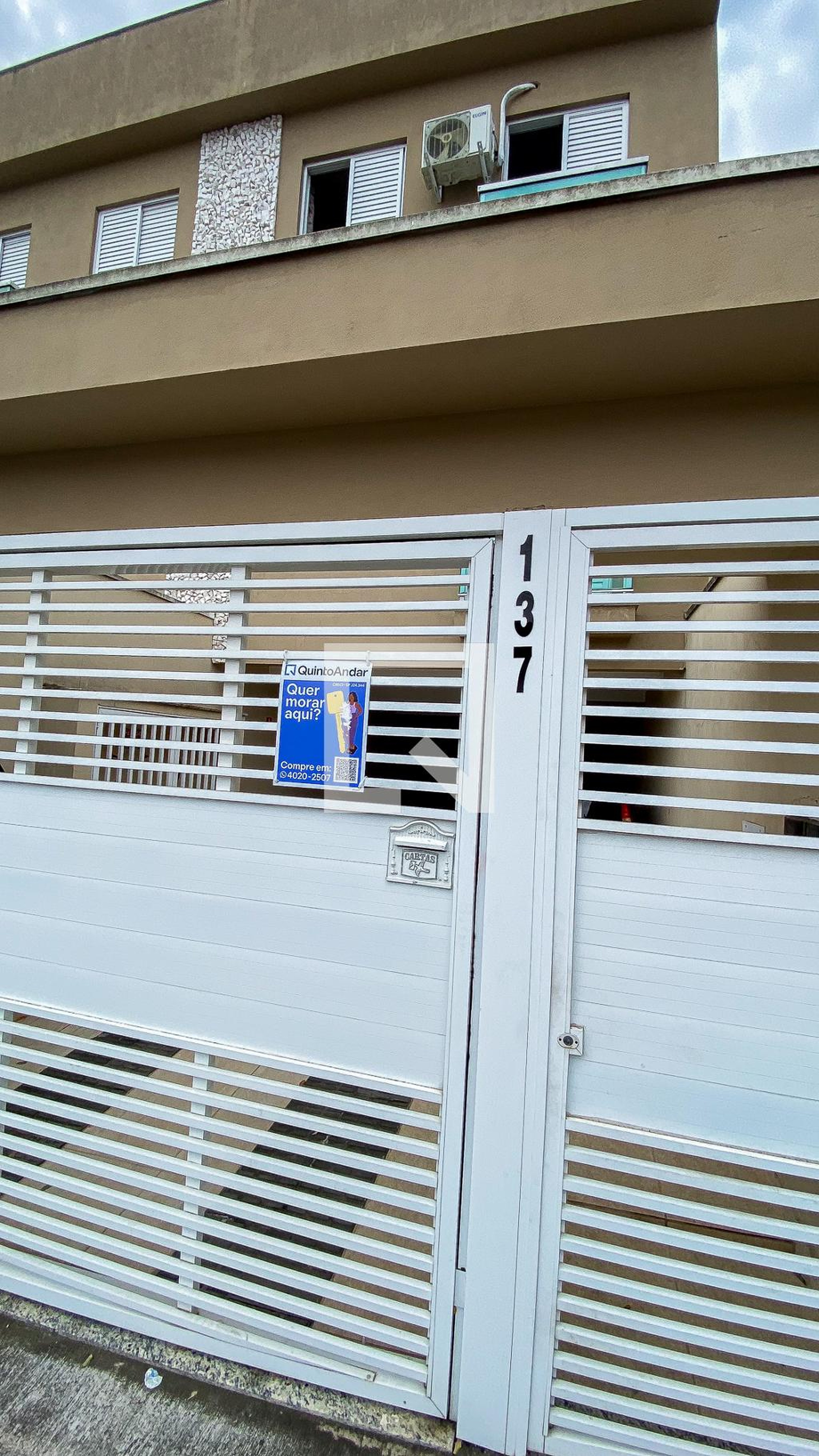 Fachada Condomínio em Rua Adélino Fontoura, 137