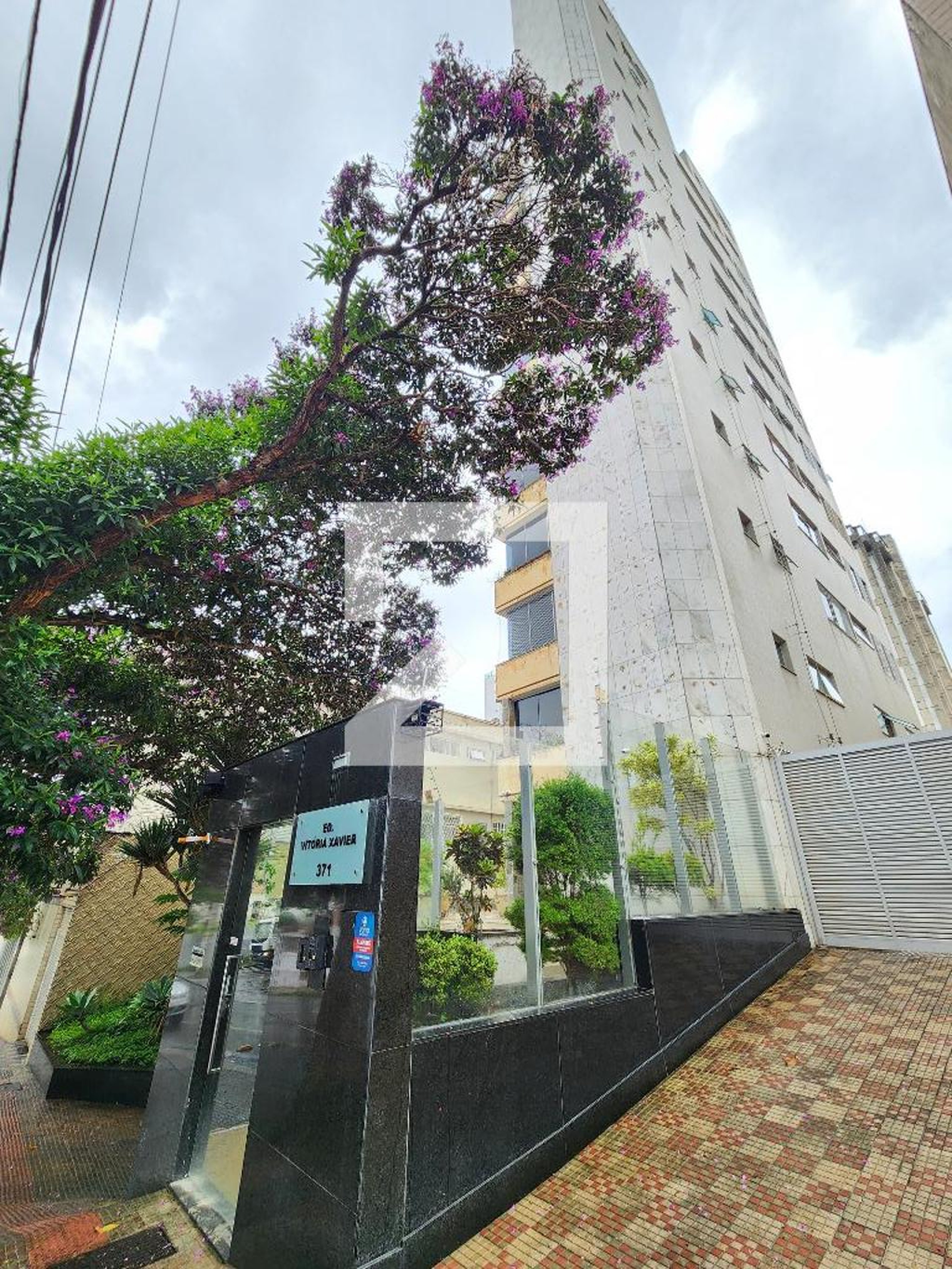 Fachada Condomínio em Rua Carangola, 371