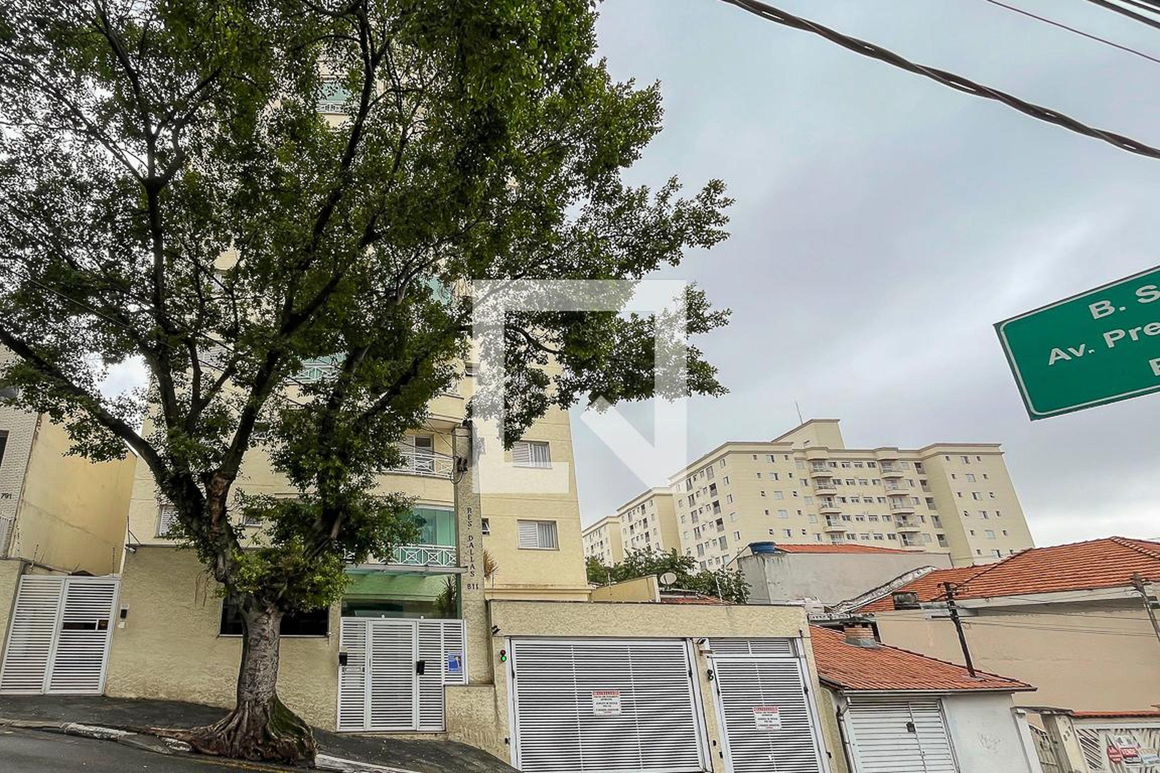 Fachada Condomínio em Rua Oriente, 810