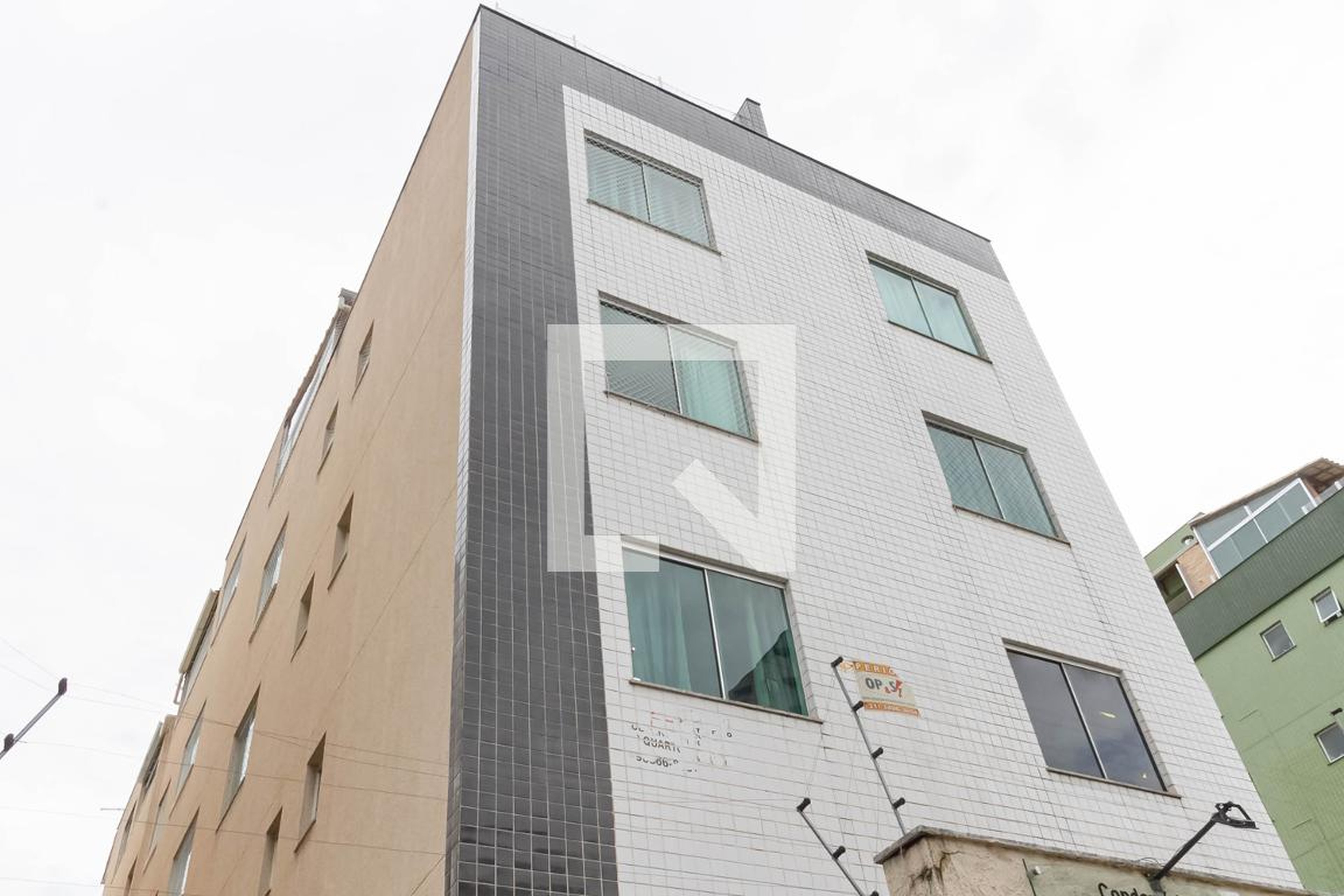 Fachada Condomínio em Alameda dos Canários, 145