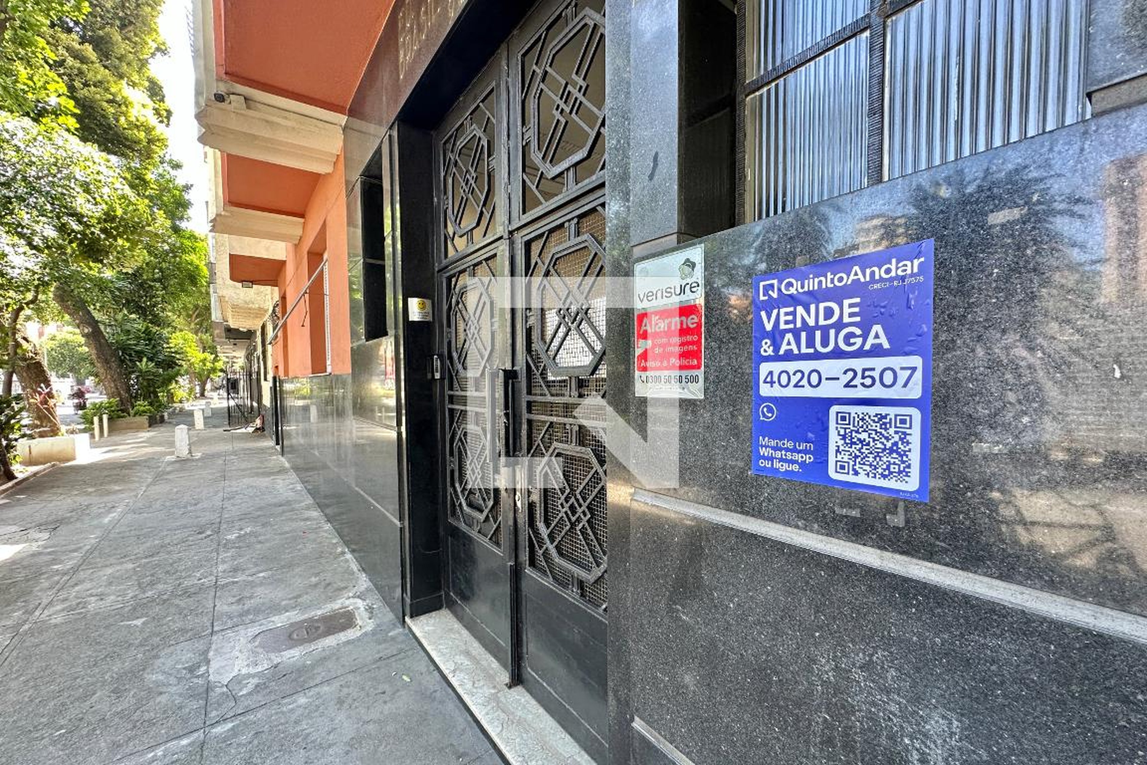 Fachada Condomínio em Avenida Henrique Valadares, 98