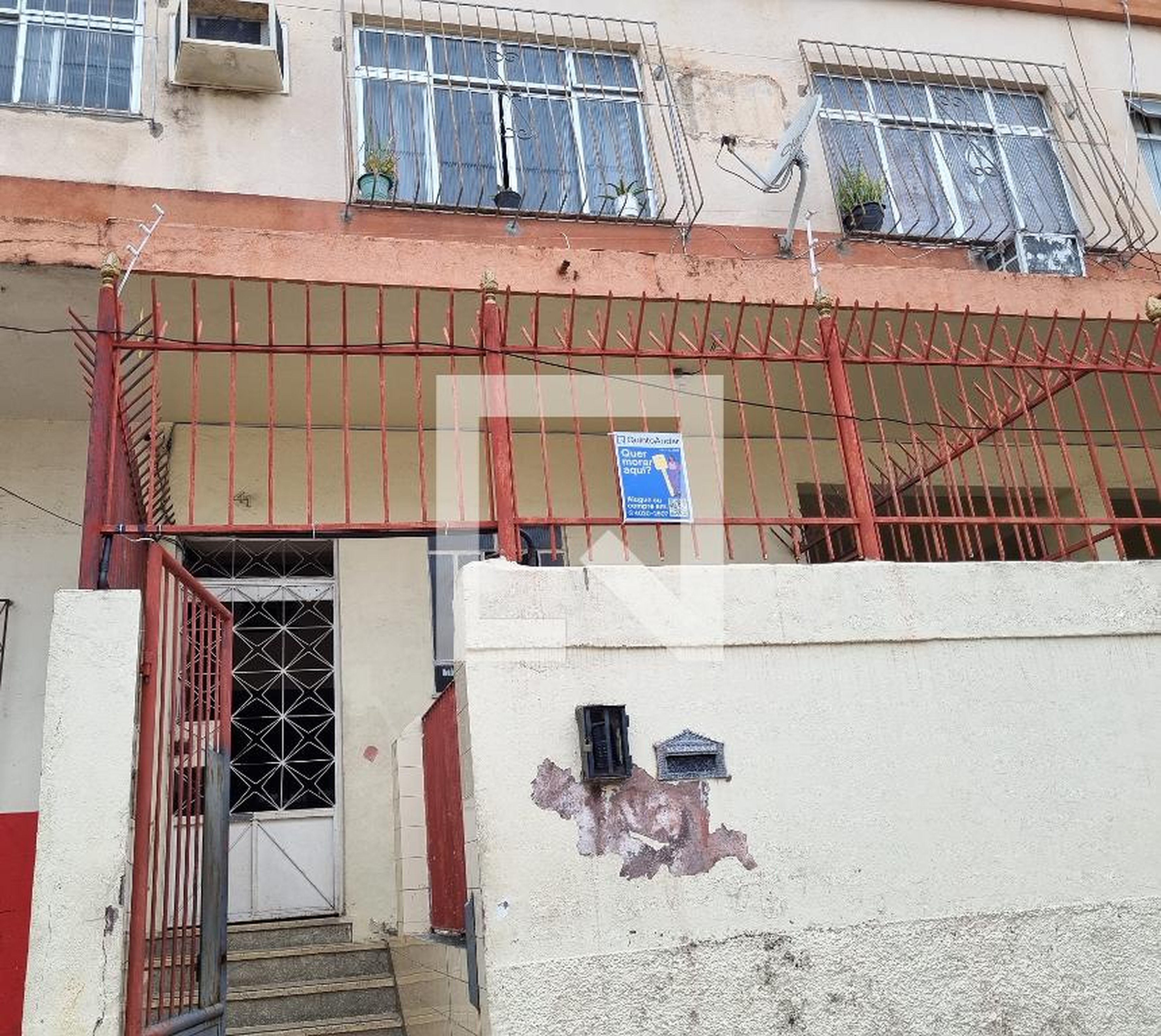 Fachada Condomínio em Rua Mano Décio da Viola, 41