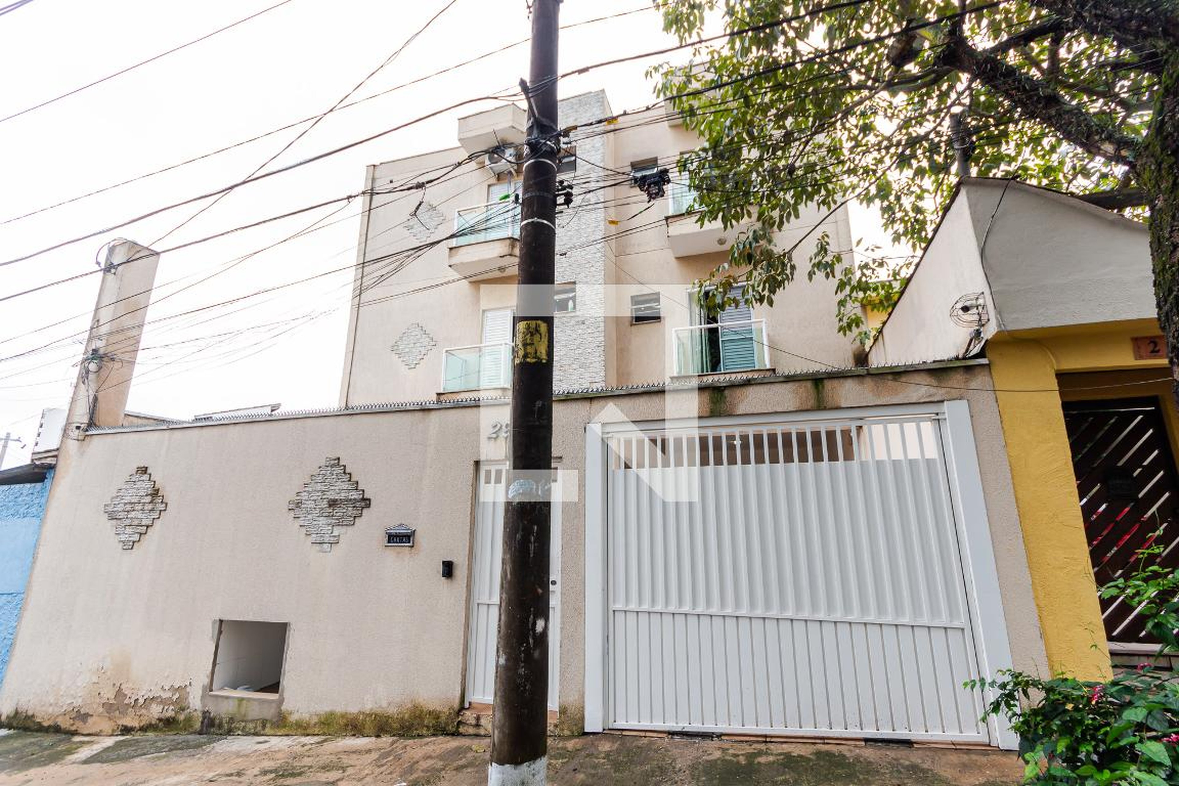 Fachada Condomínio em Rua das Laranjeiras, 2984