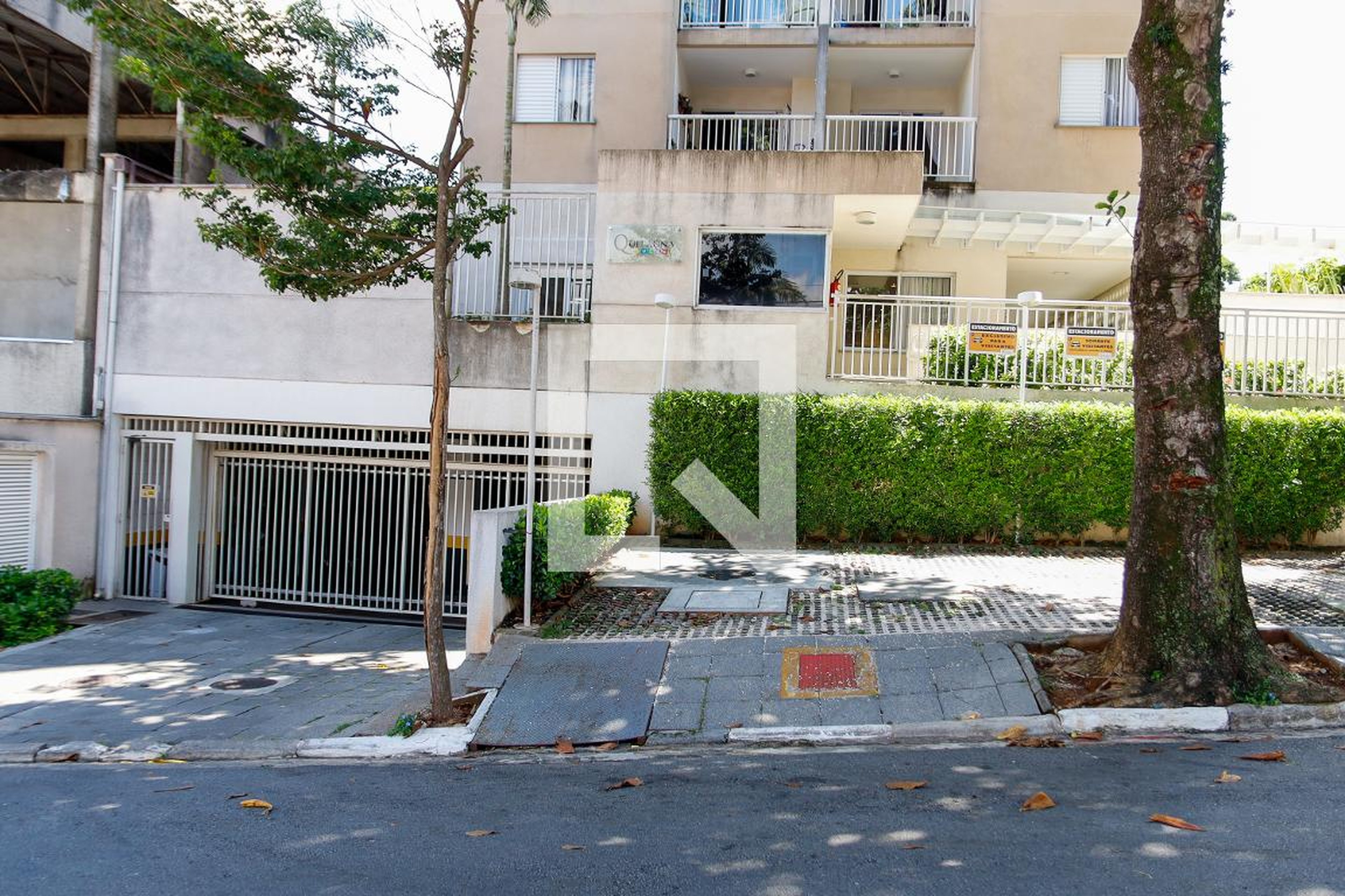 Fachada Condomínio em Viela Um, 12