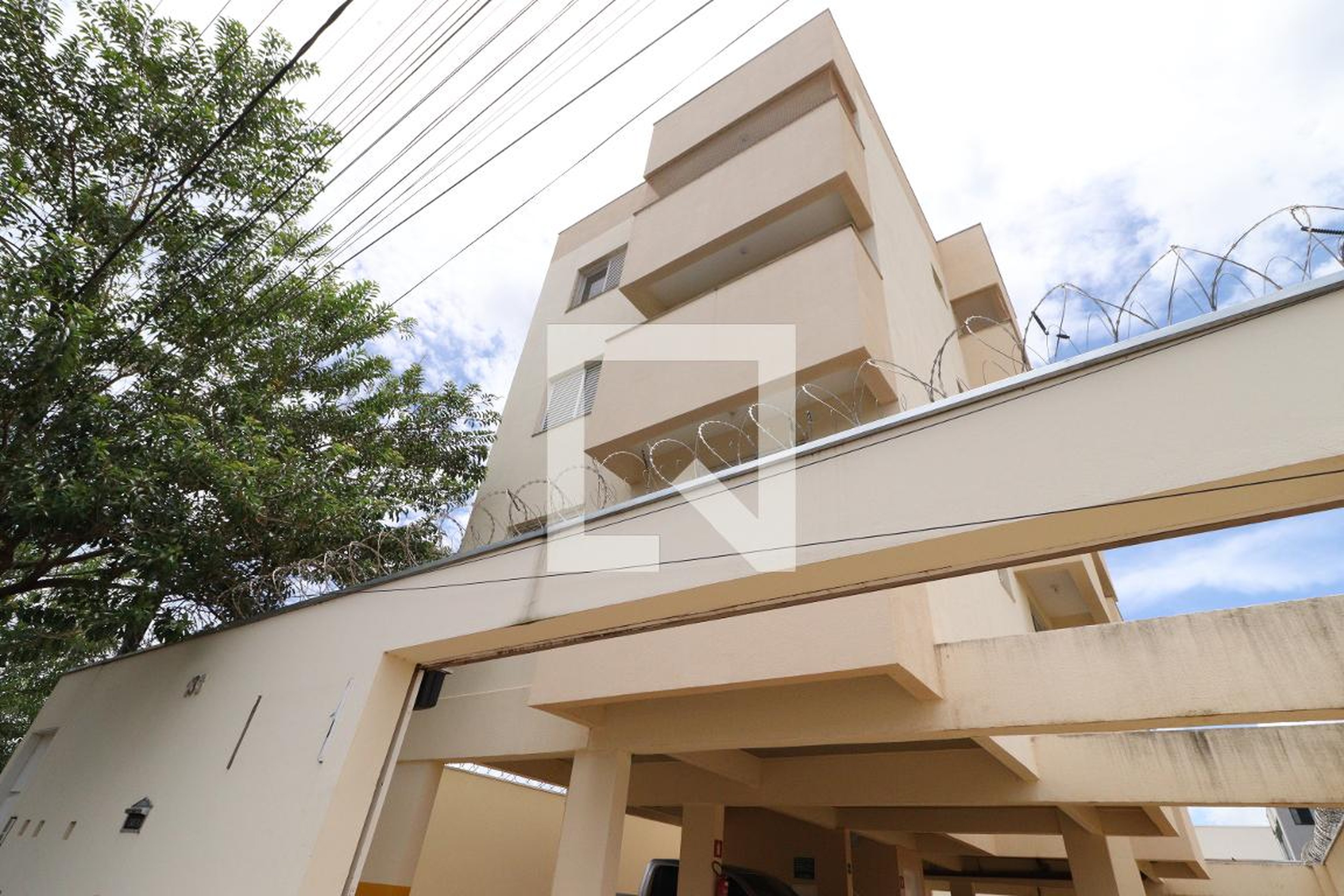Fachada Condomínio em Rua Joaquim Carlos Fonseca, 90