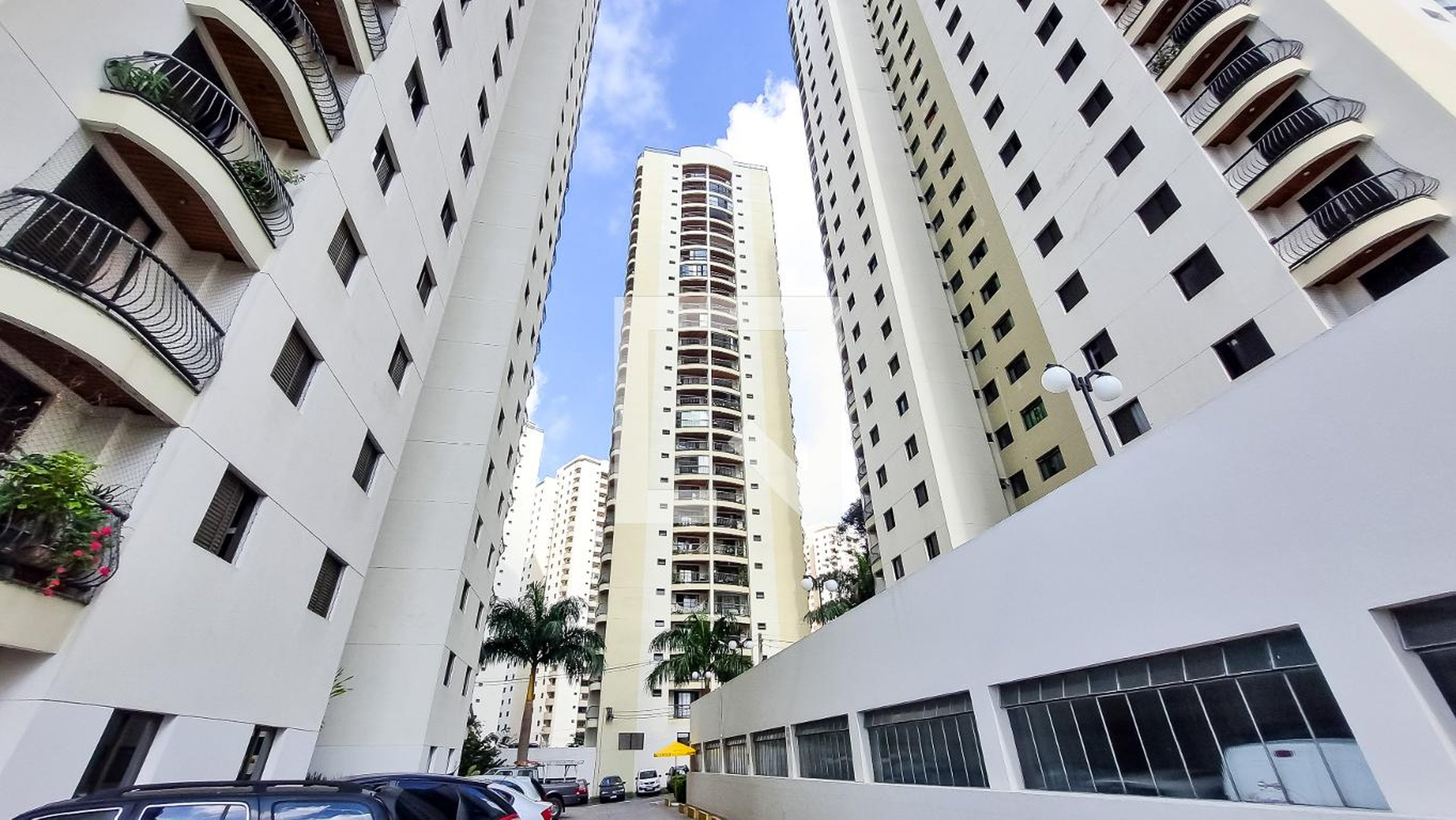 Fachada Condomínio em Avenida Aprígio Bezerra da Silva, 1415