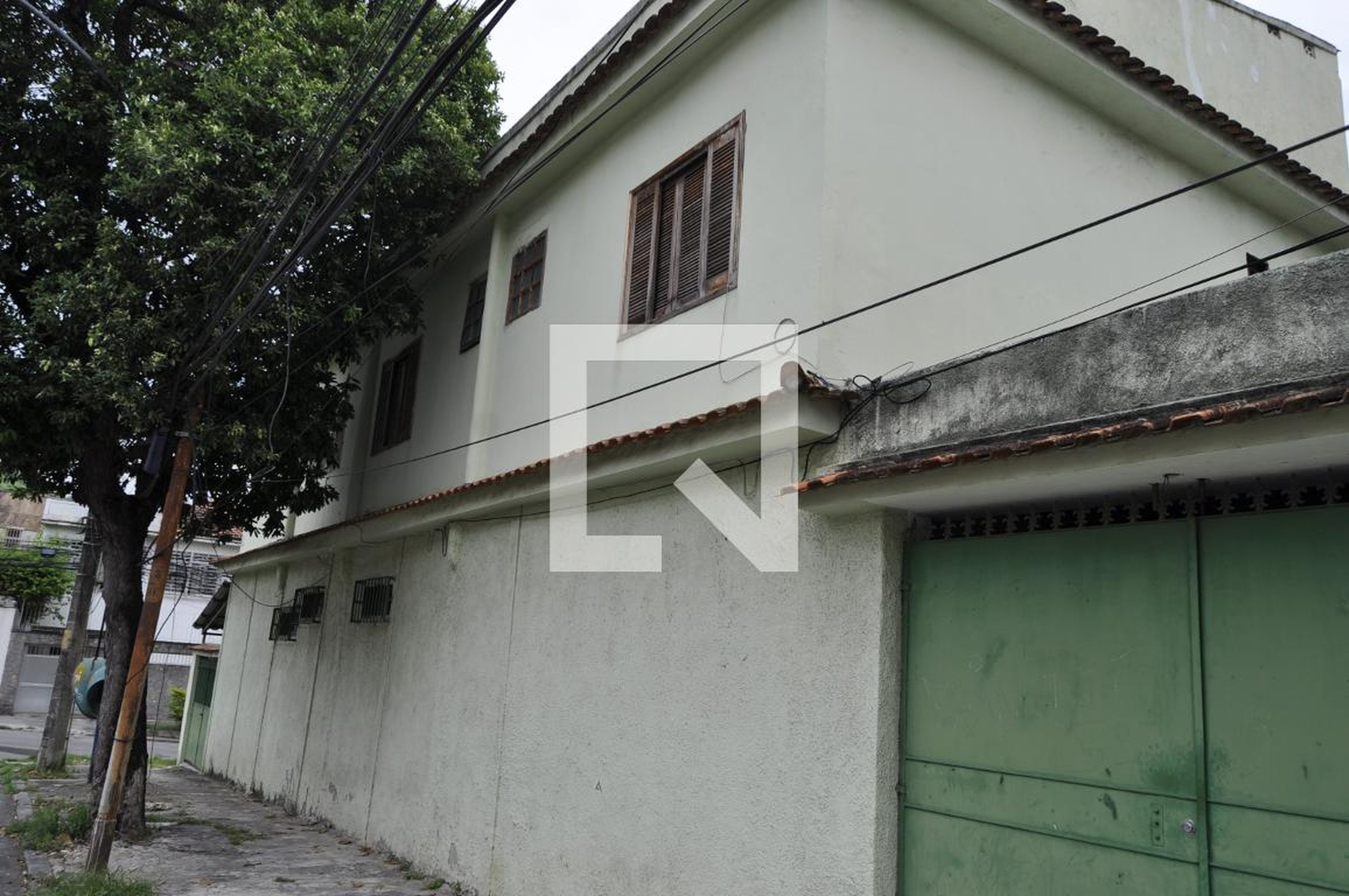 Fachada Condomínio em Travessa Alice Figueiredo, 30