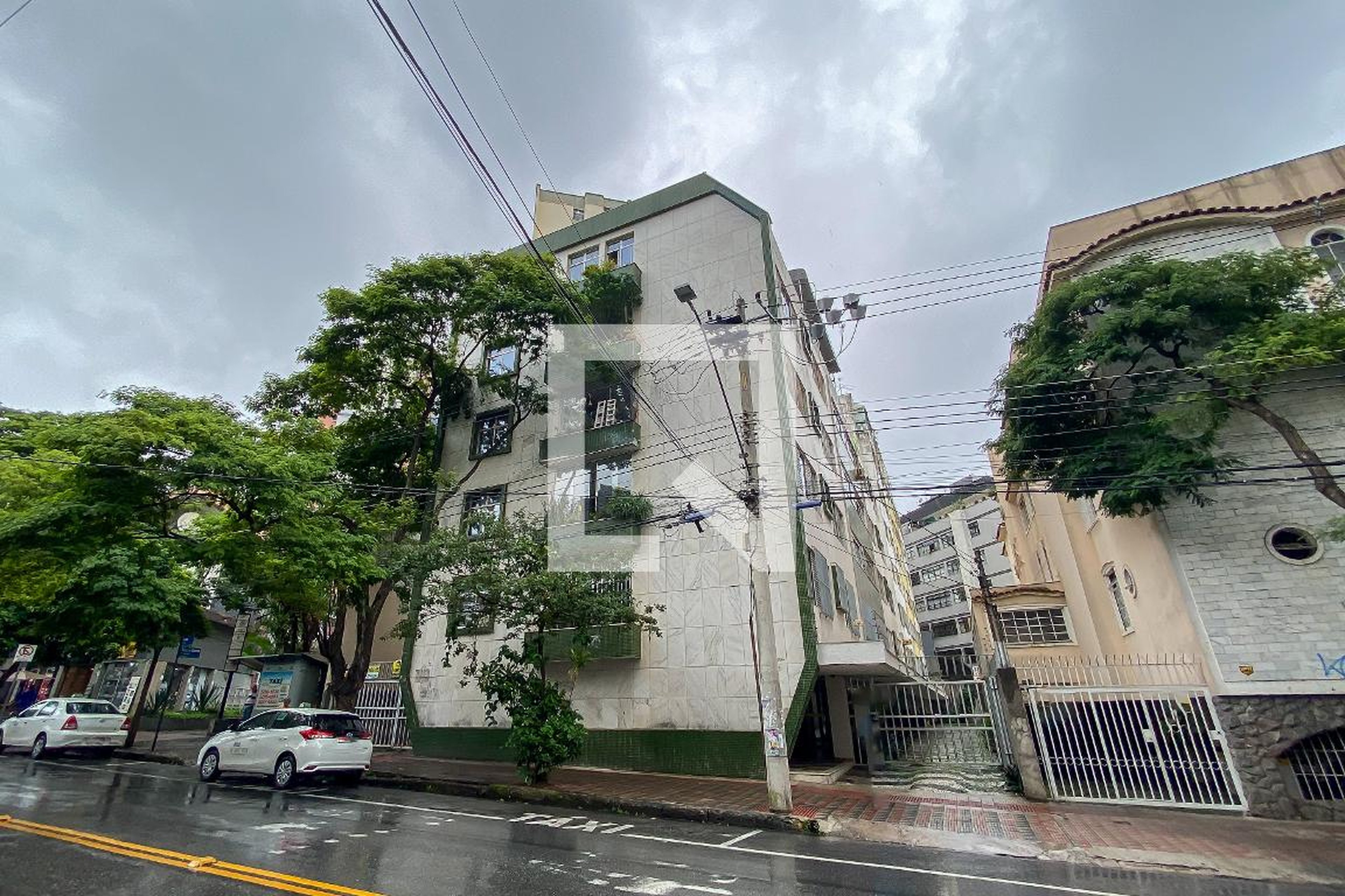 Fachada Condomínio em Rua Guaicuí, 44