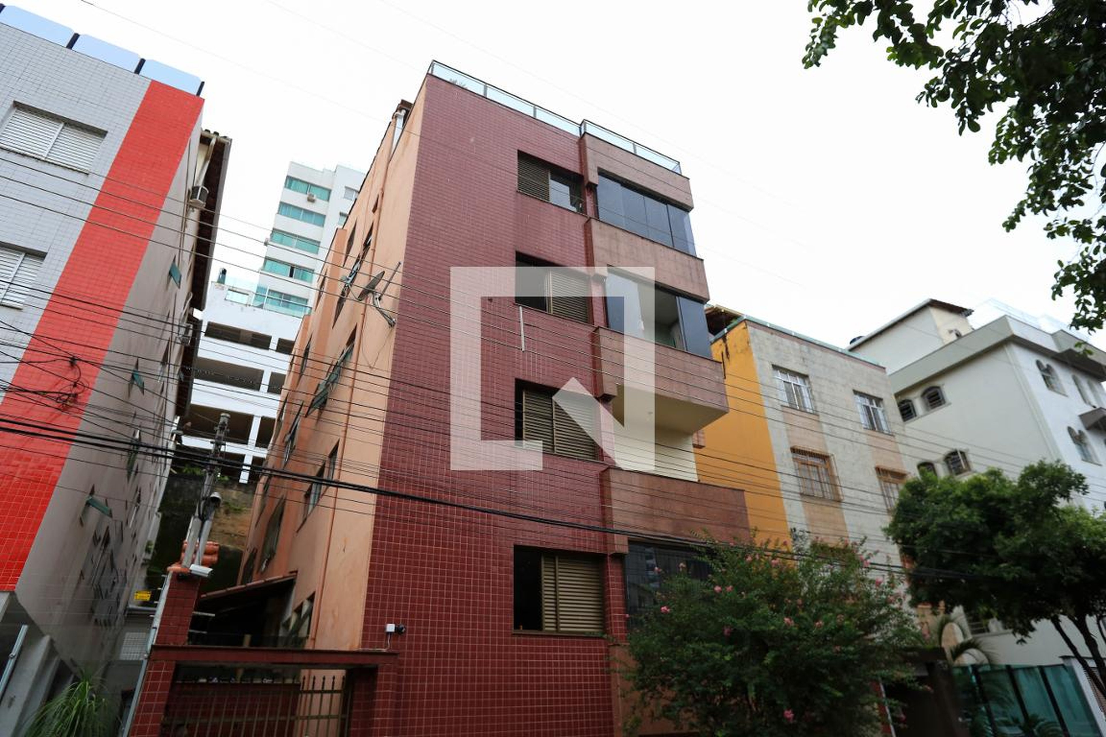 Fachada Condomínio em Rua Afonso Pena Júnior, 95