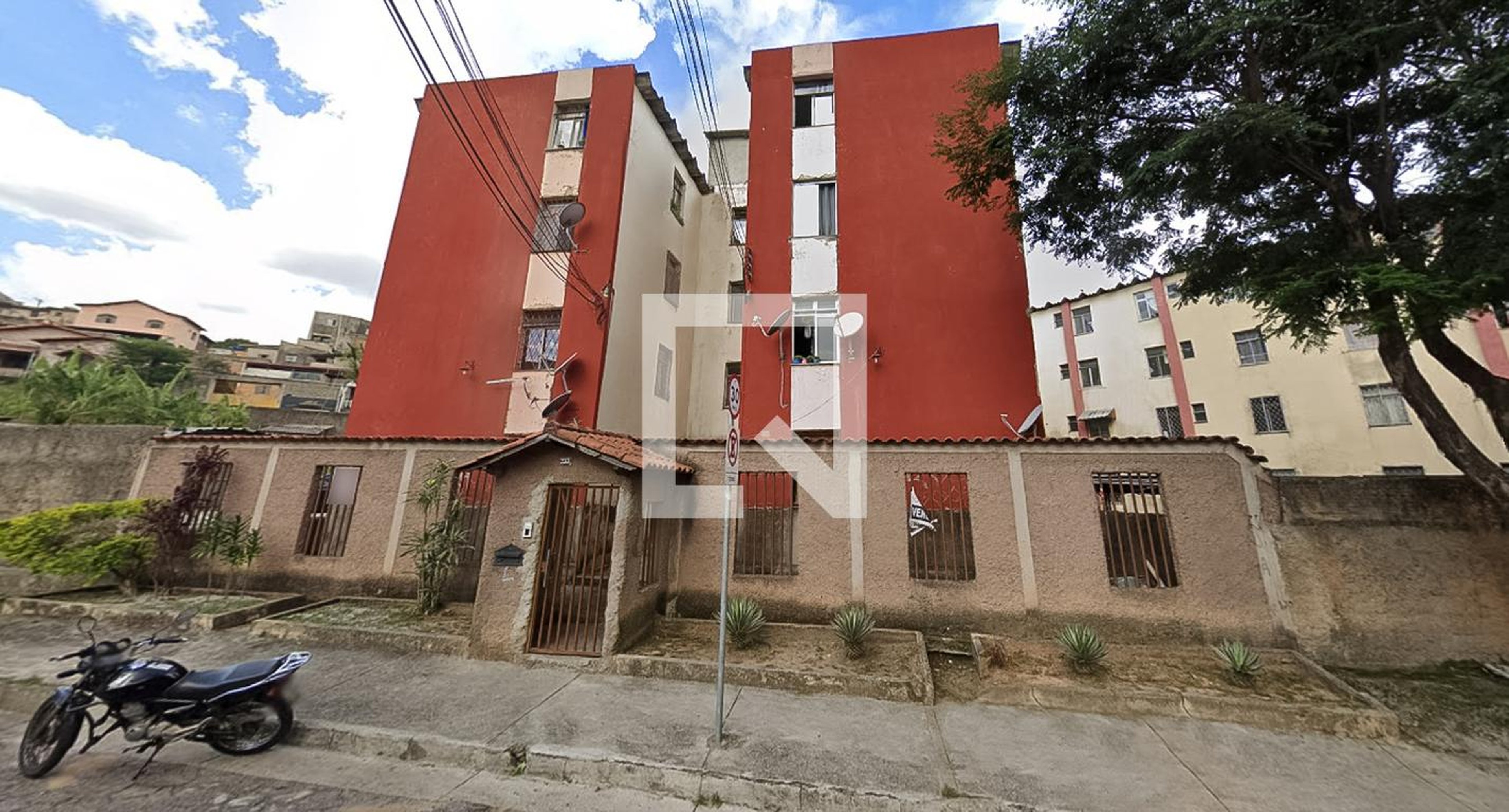 Fachada Condomínio em Rua Cassiano Dornas, 233