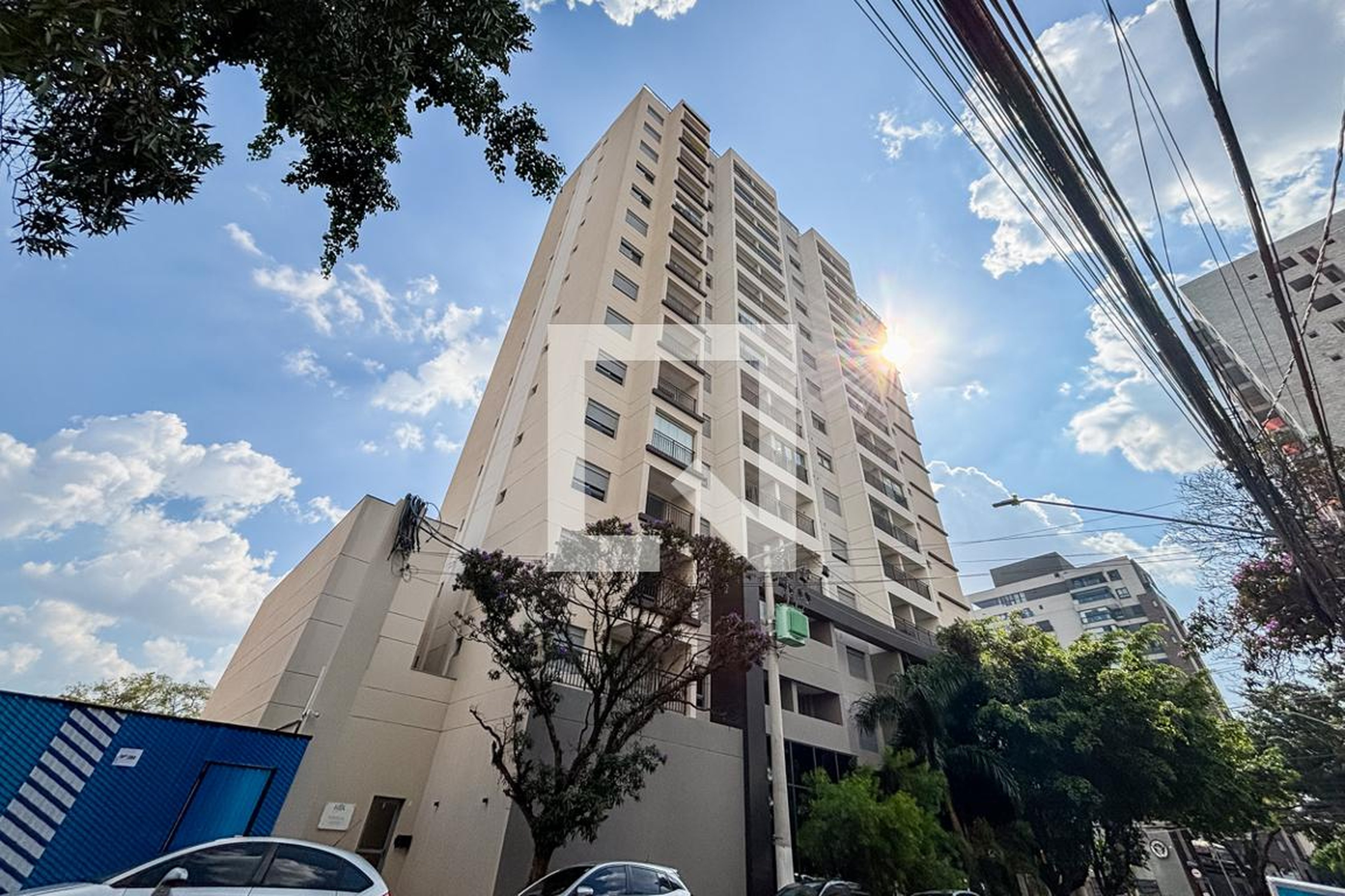 Fachada Condomínio em Rua dos Carinas, 268