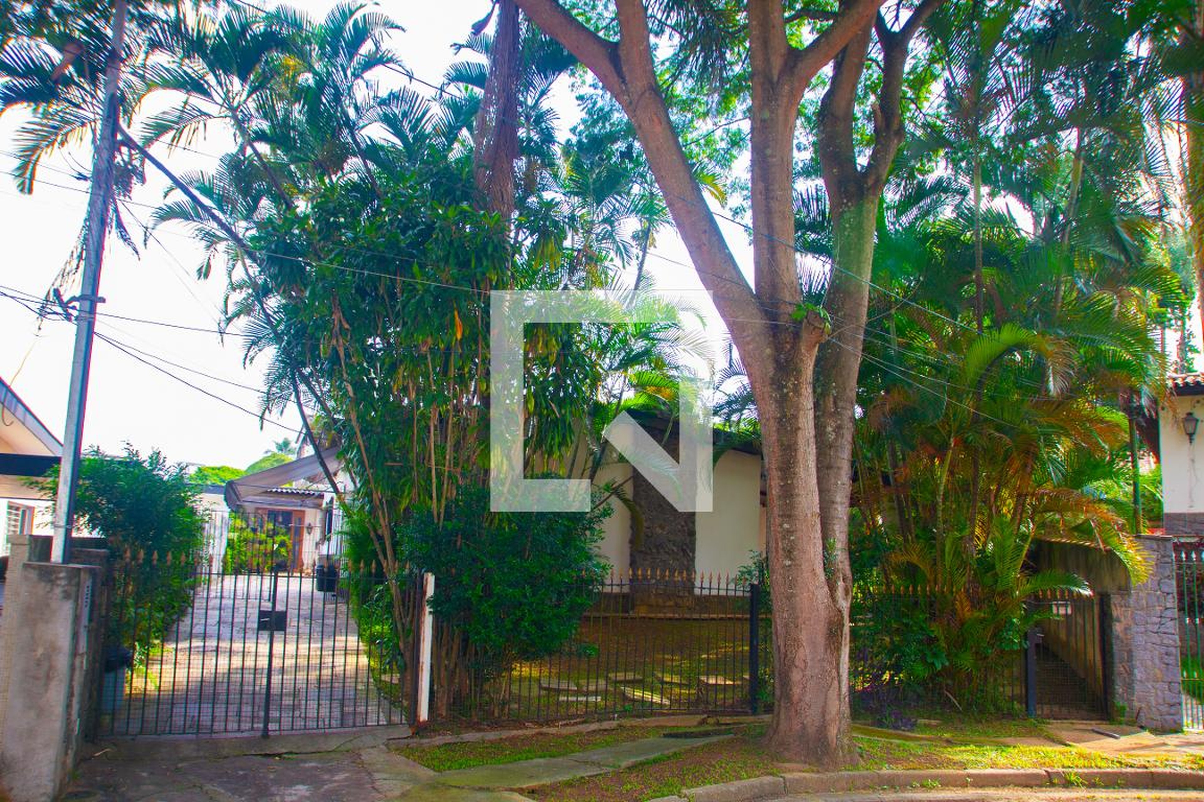 Fachada Condomínio em Rua Queluzita, 175