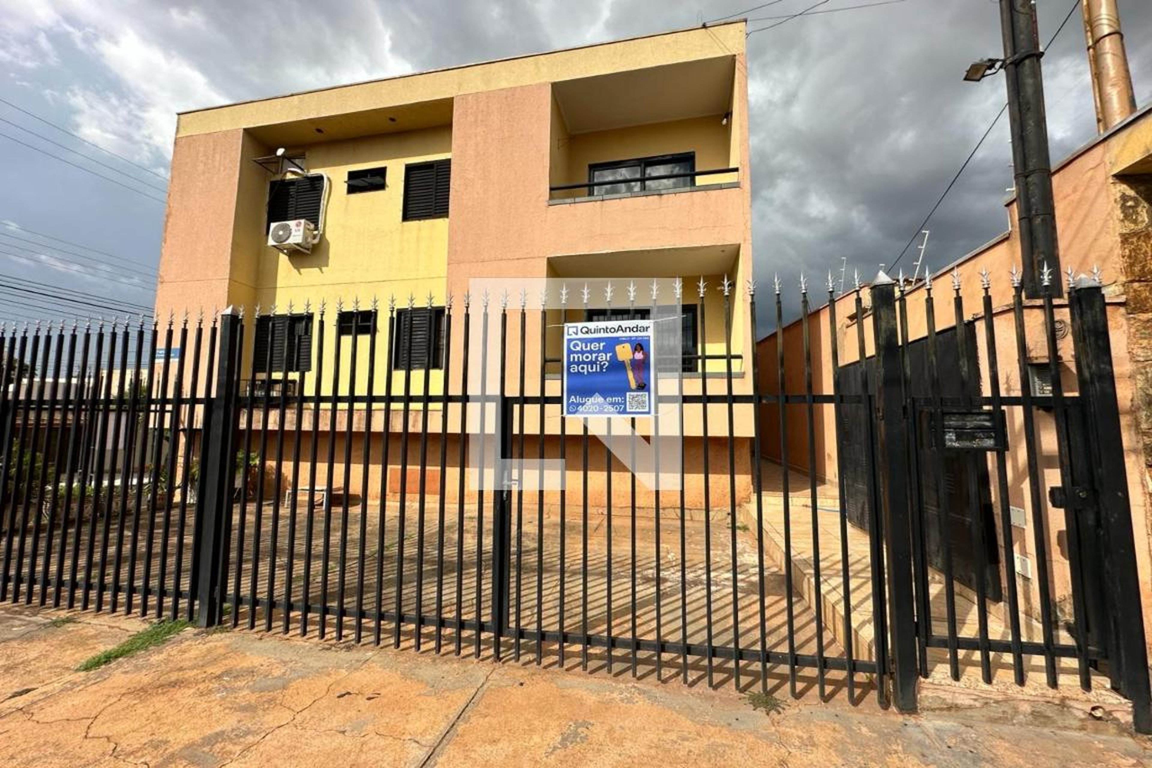 Fachada Condomínio em Rua Fernando Ferrari, 93