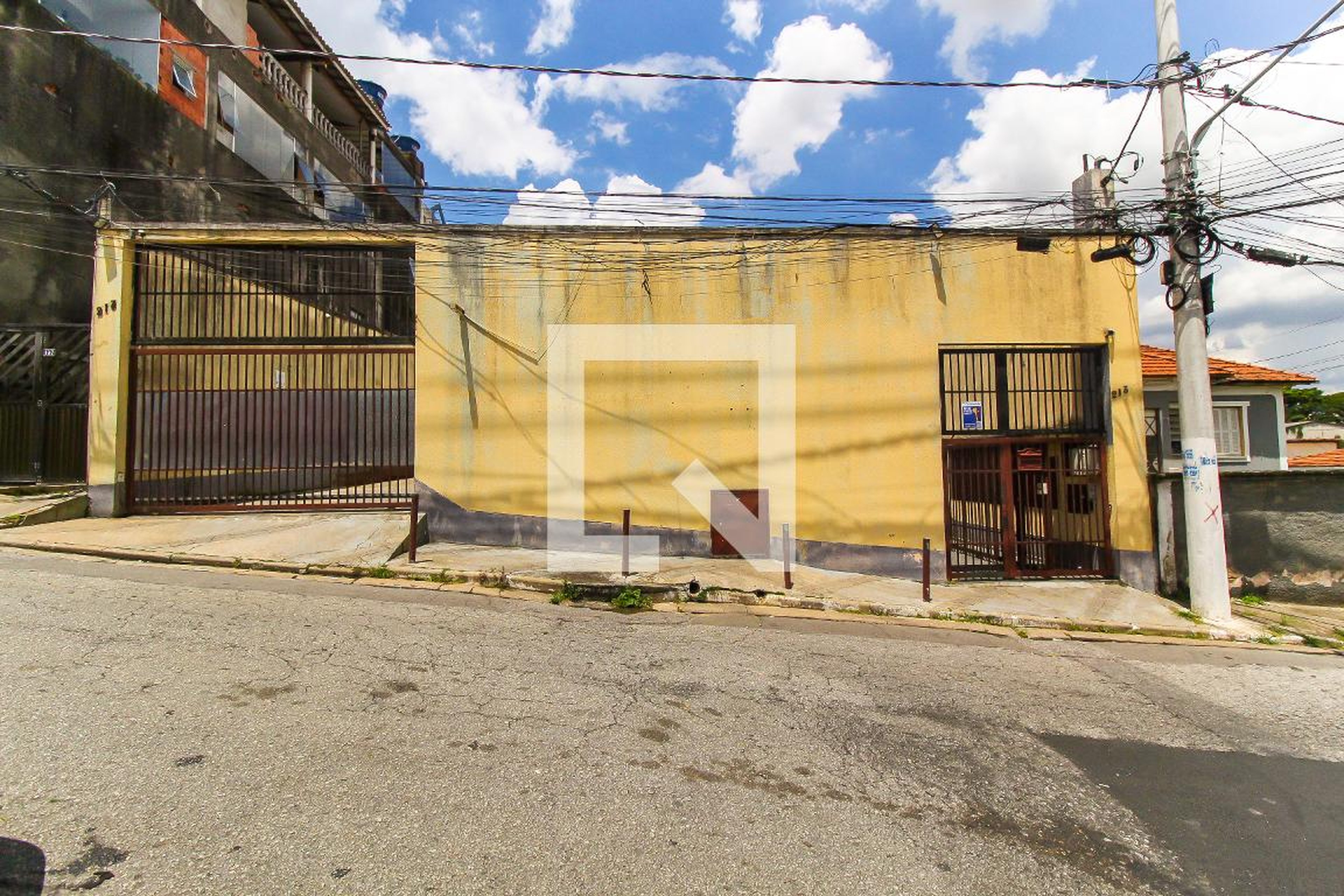 Fachada Condomínio em Rua Iná, 213