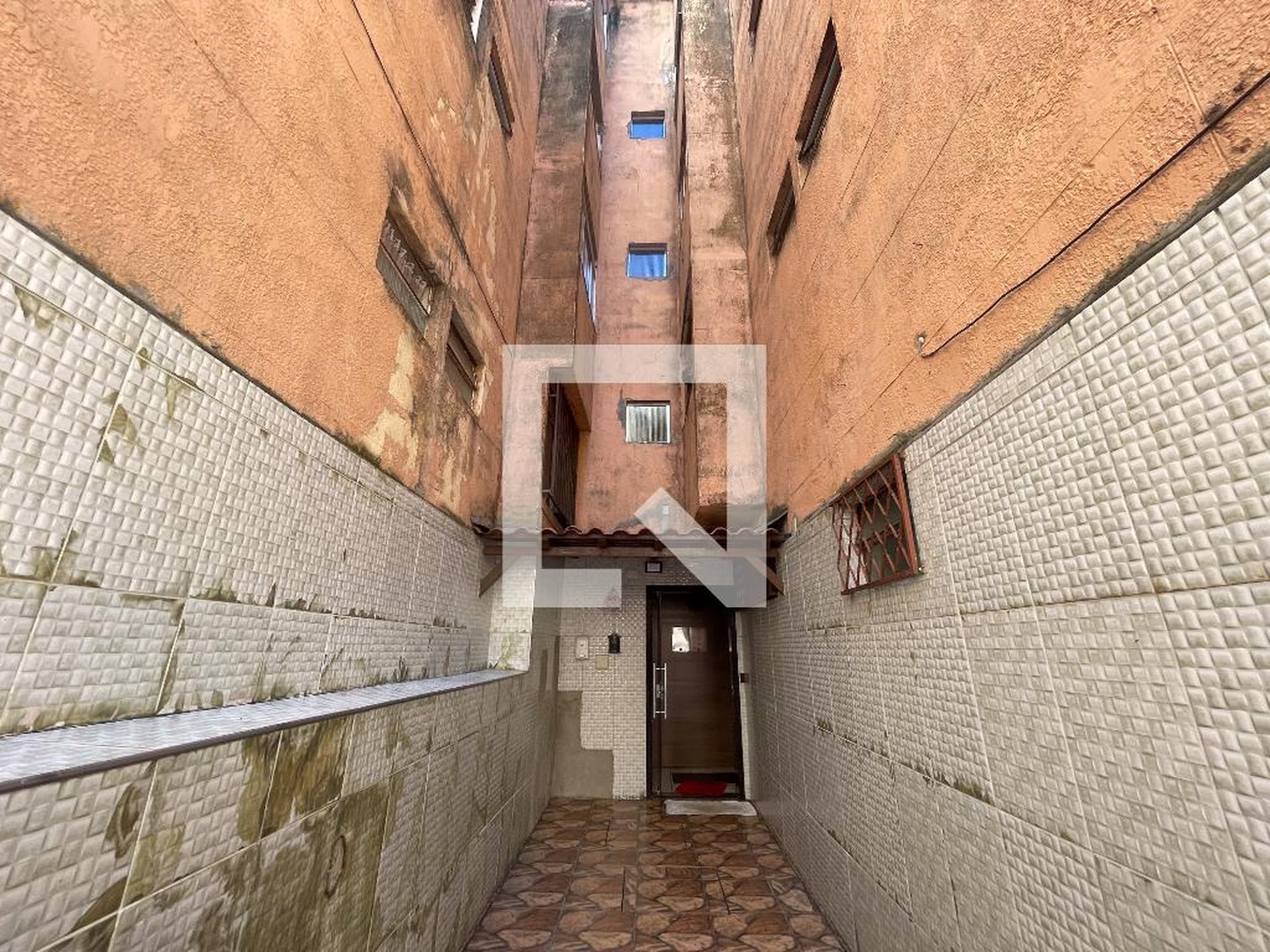 Hall de entrada Condomínio em Rua Félix Francisco Chamom, 221