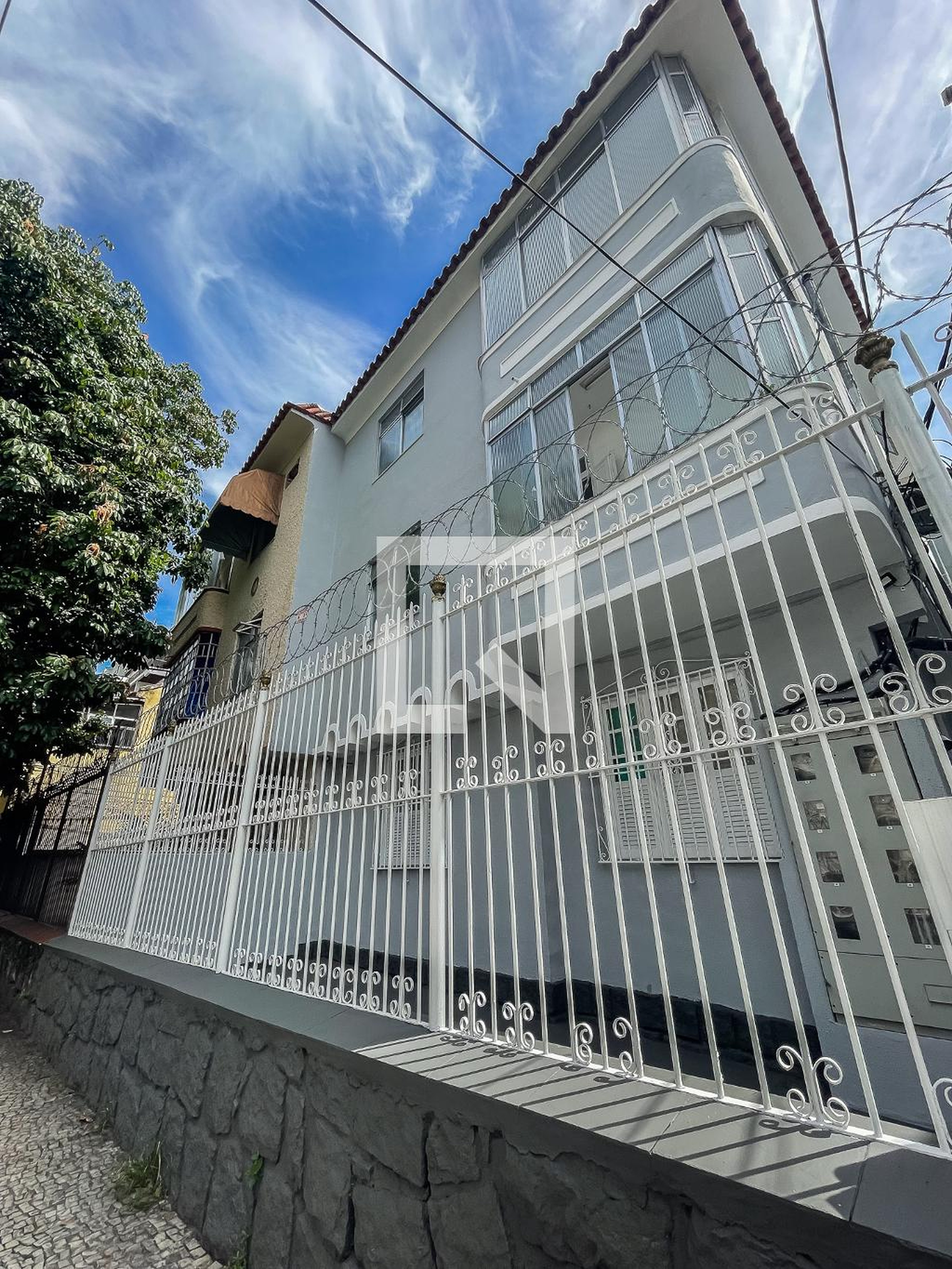 Fachada Condomínio em Rua Gastão Penalva, 172