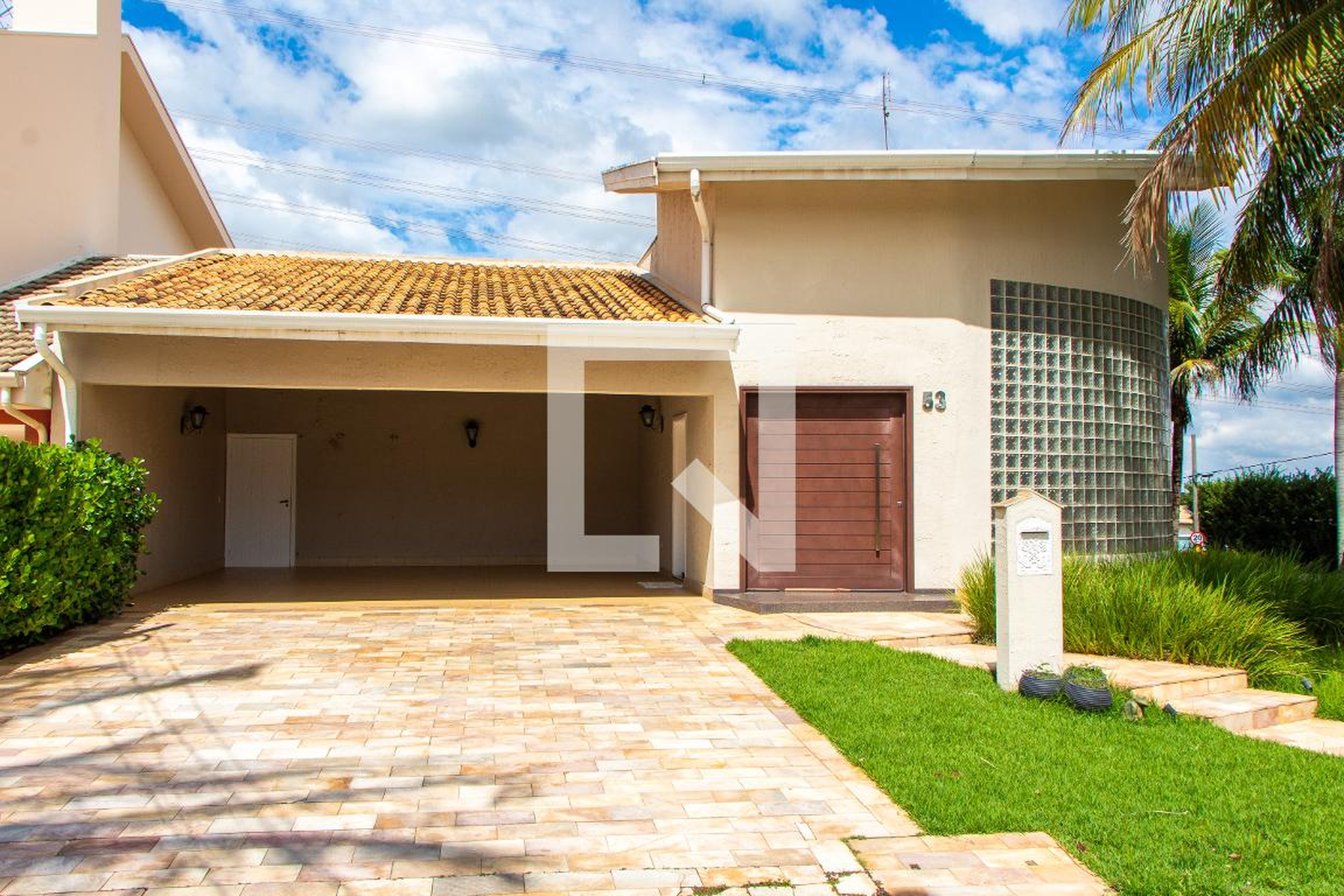 FACHADA Condomínio em Rua Setenta e Cinco, 321