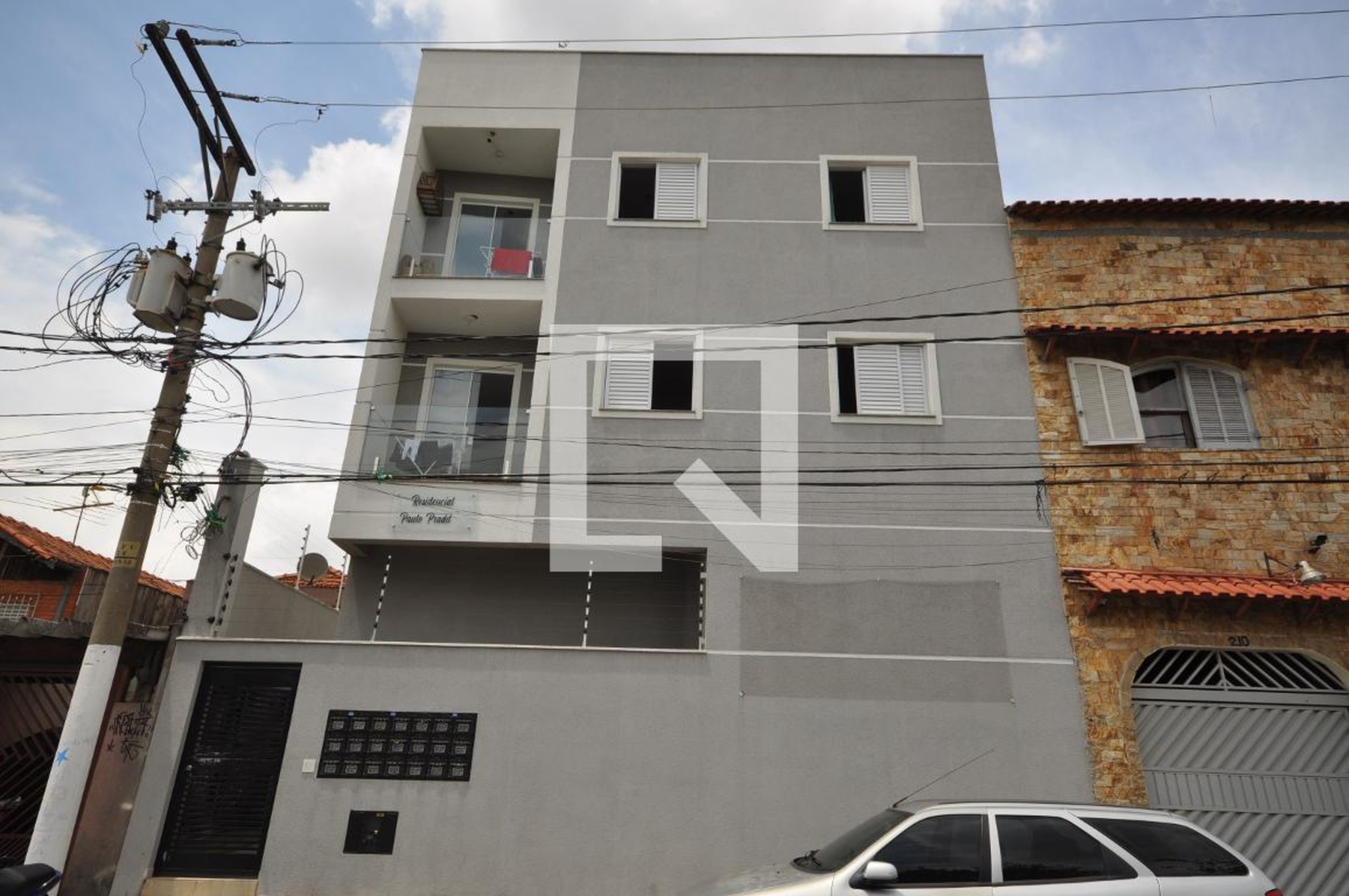 Fachada Condomínio em Rua Paulo Prado, 220
