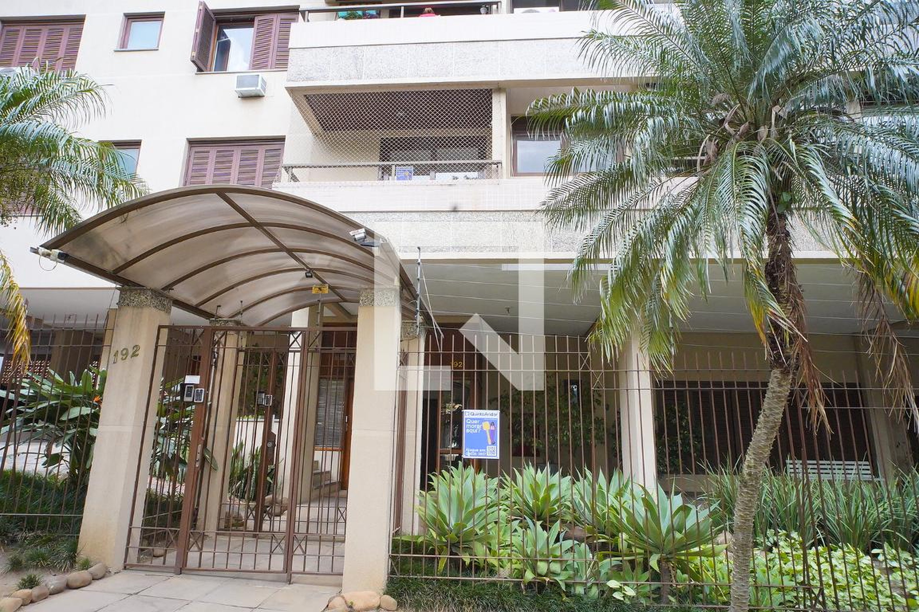 Fachada do Prédio Condomínio em Rua Santos Neto, 192