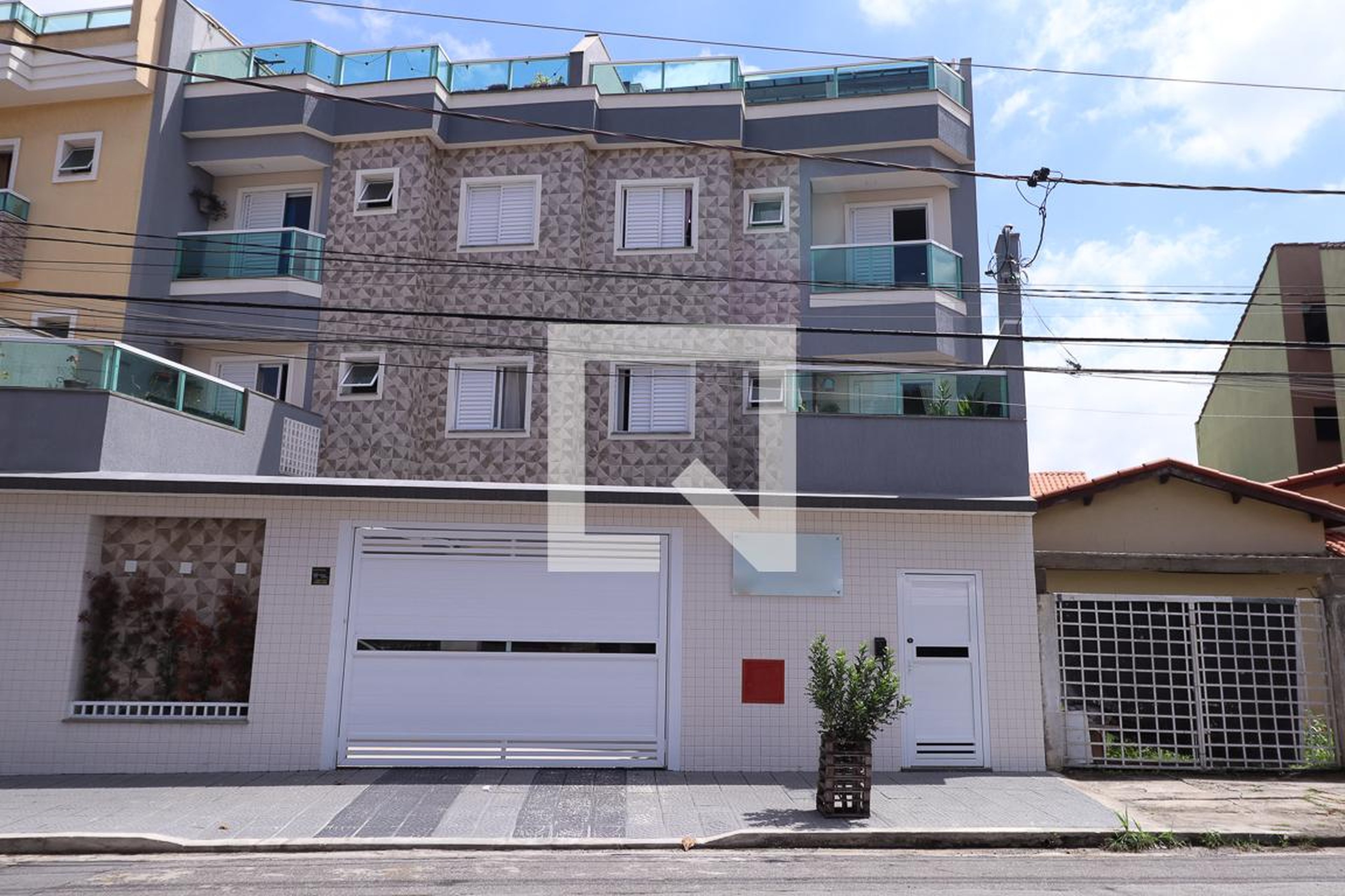 Fachada Condomínio EMPREEDIMENTO RUA COLÚMBIA Nº 55