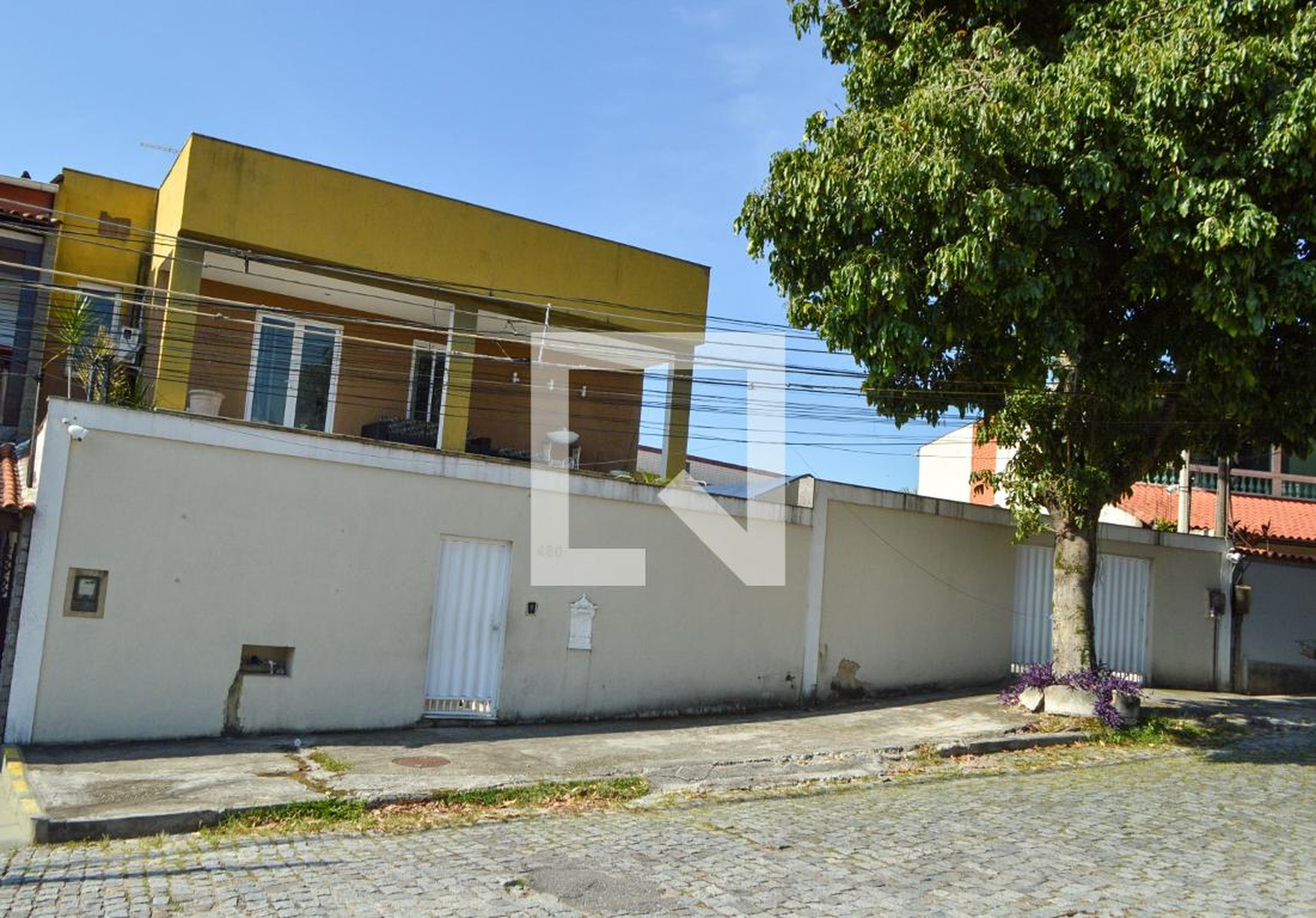 Fachada Condomínio em Rua Pedra Branca, 490