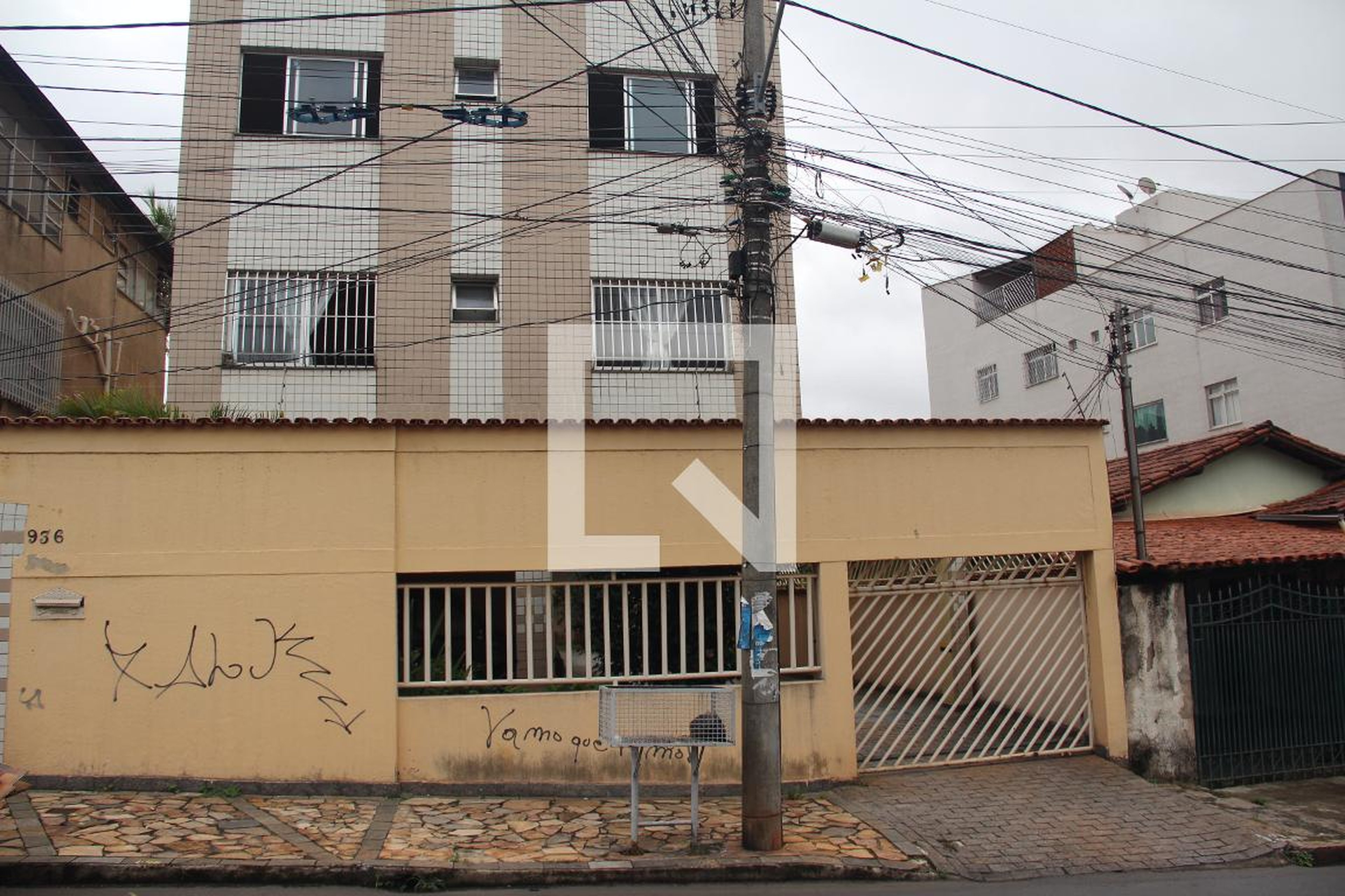 Fachada Condomínio em Rua Ipuera, 936