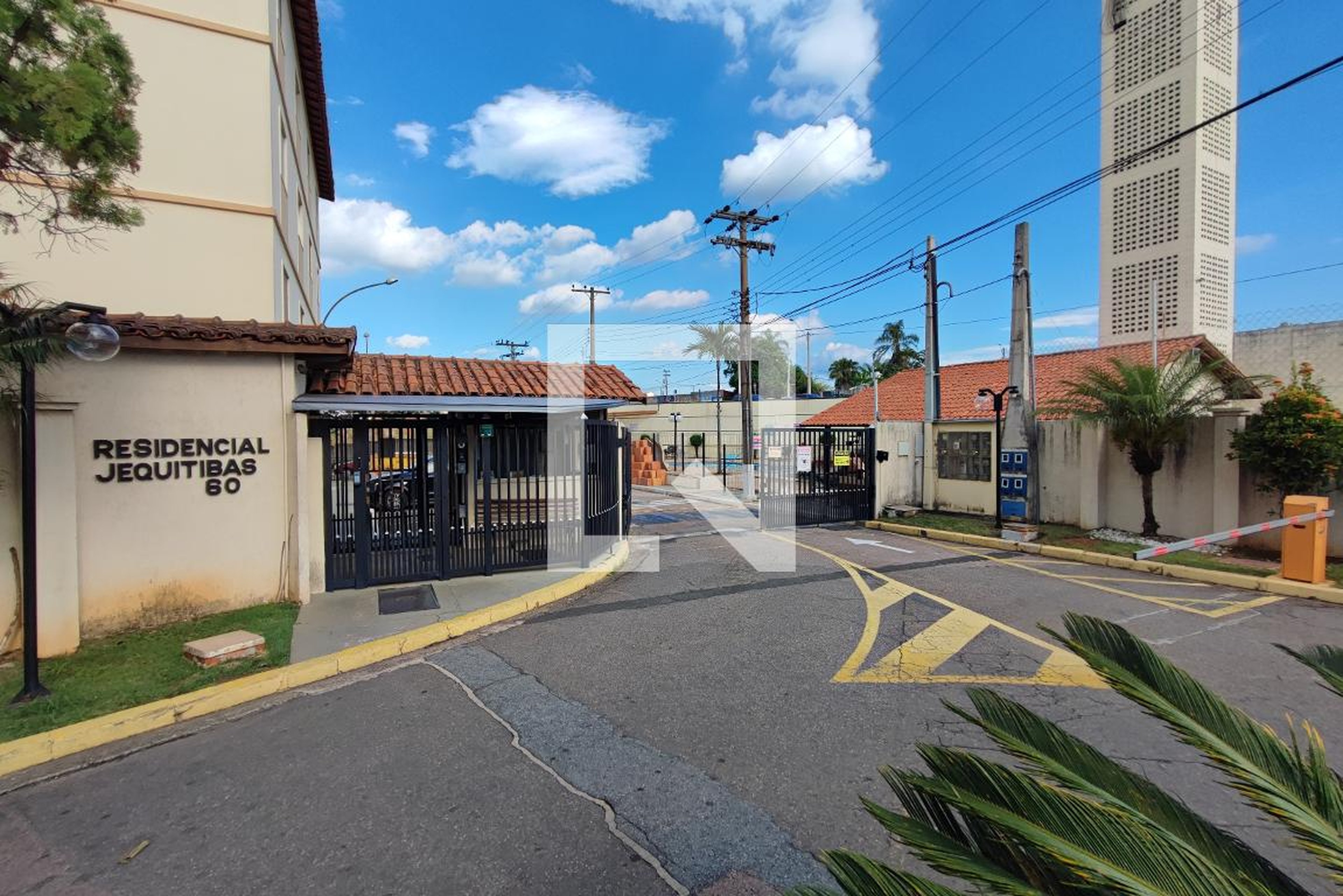 Fachada do Condomínio Condomínio em Rua Praia de Baraqueçaba, 30