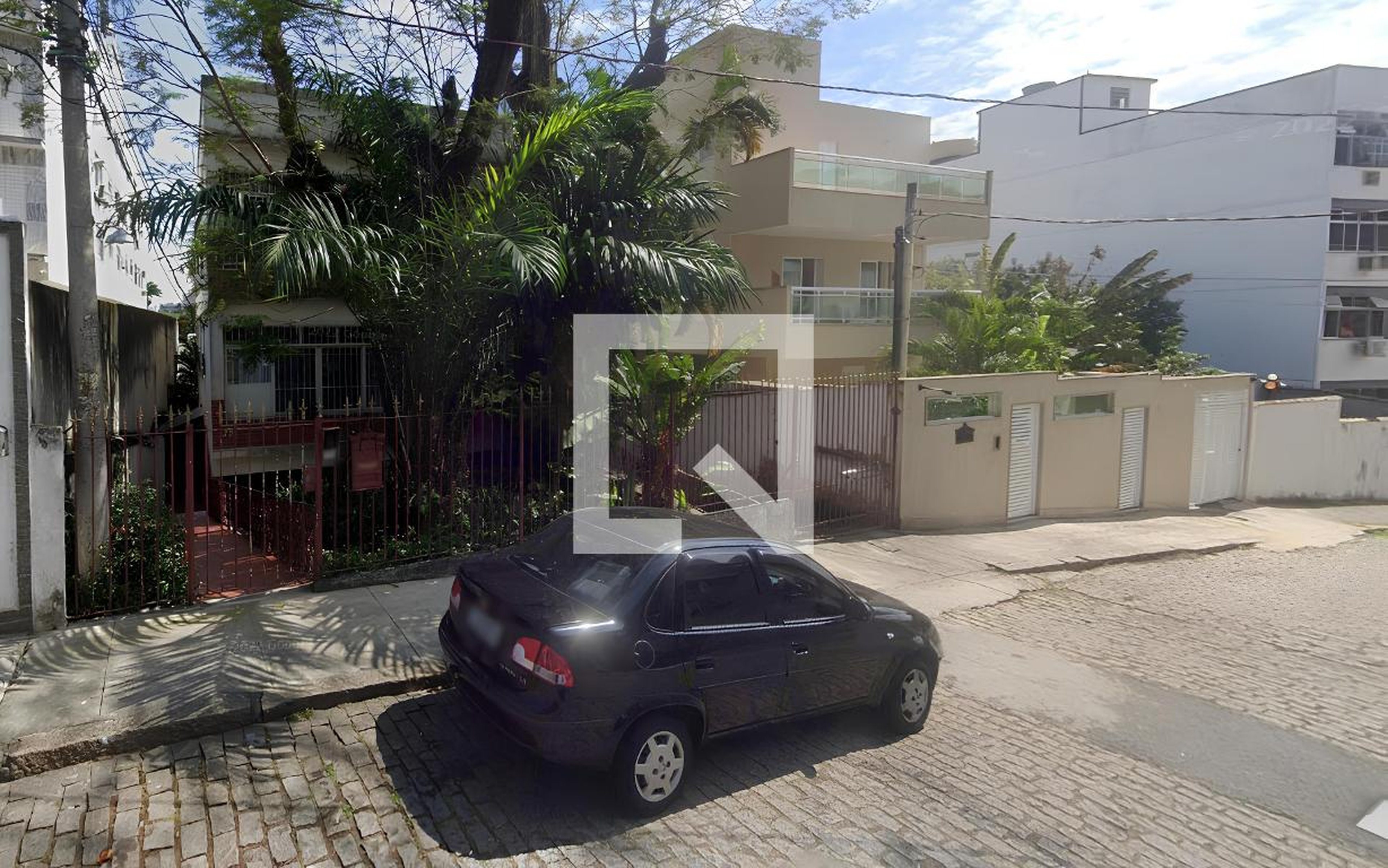 Fachada Condomínio em Rua Nogueira Acioli, 72