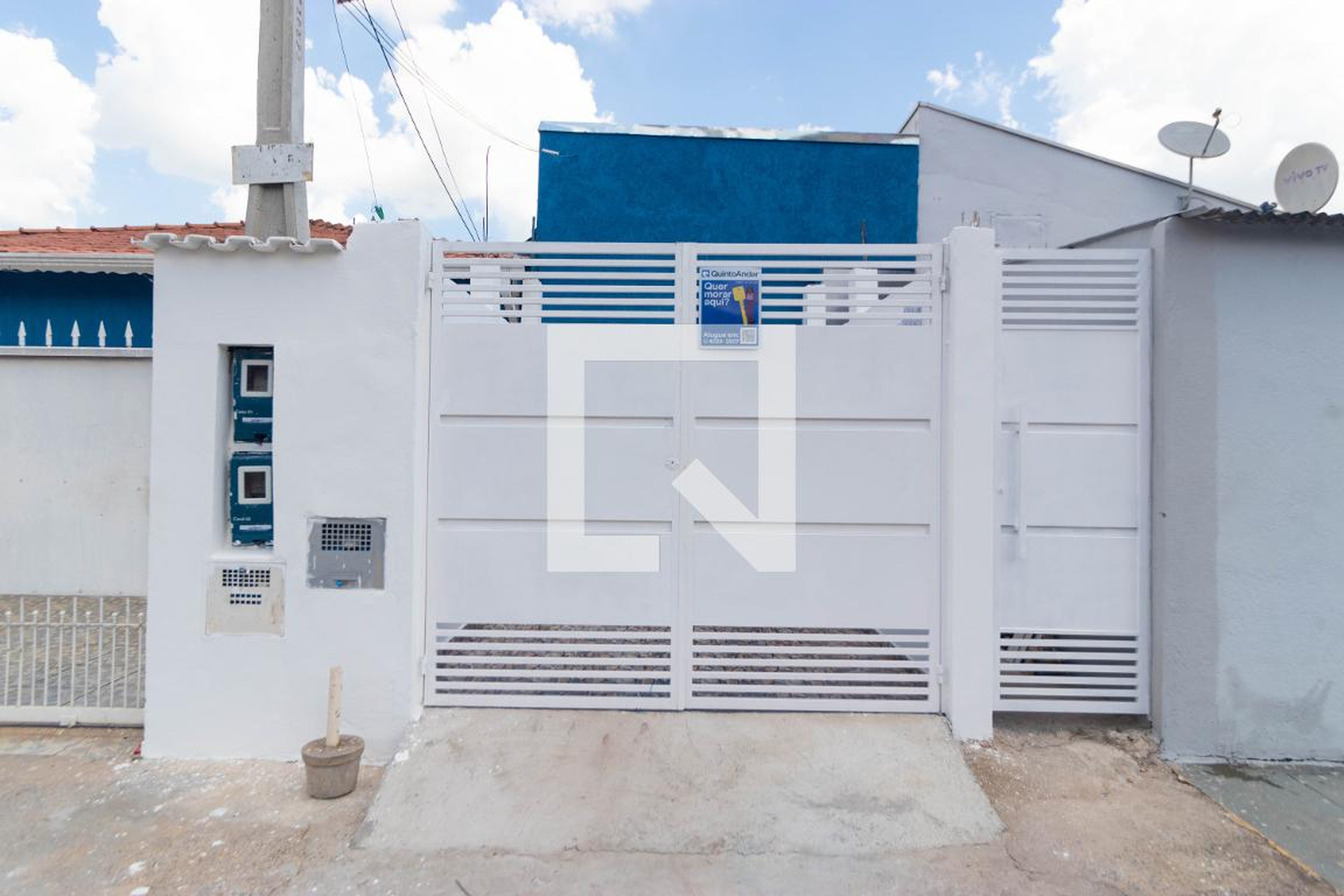 Fachada Condomínio em Rua Walmir José Perez, 140