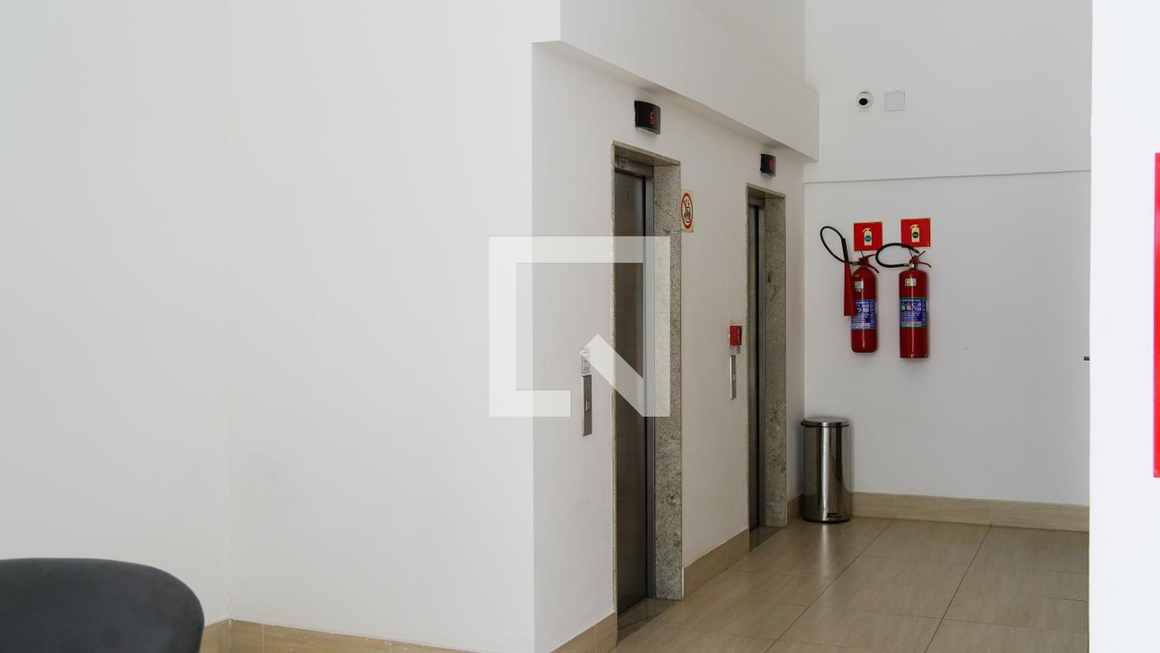 Elevador - Genesis Apartments Business & Services