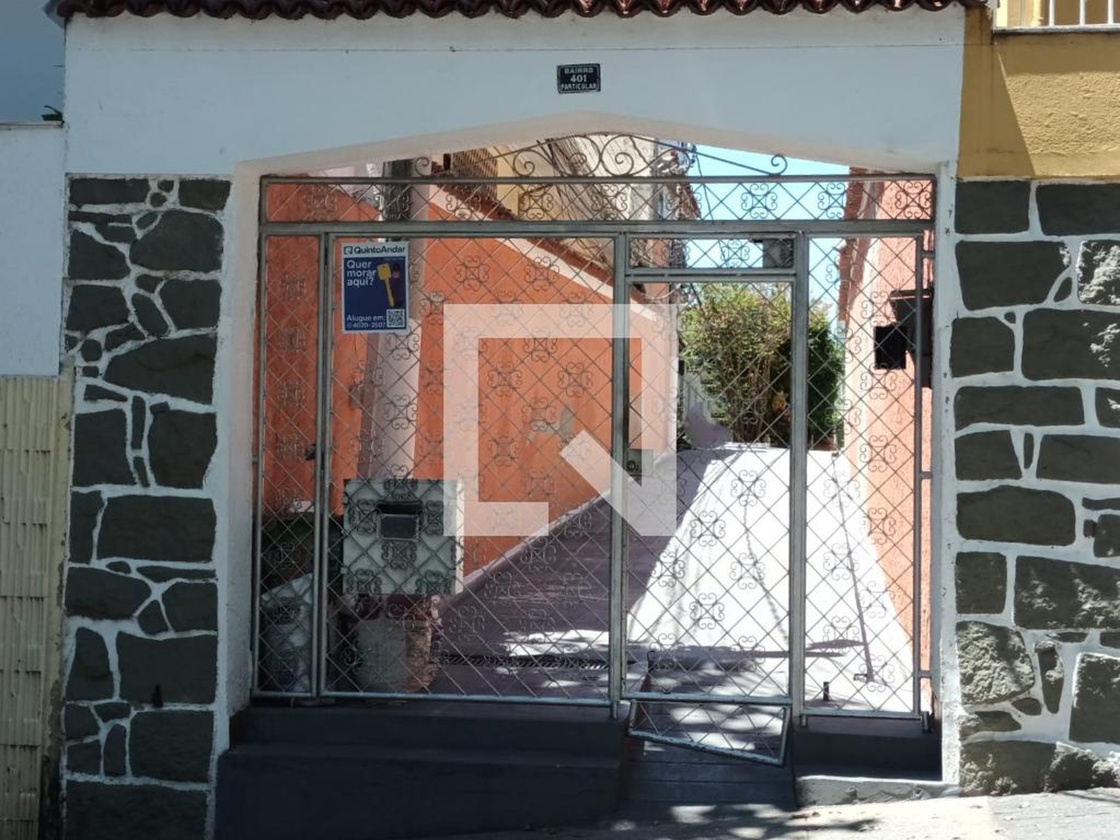 Fachada Condomínio em Rua Dona Claudina, 401