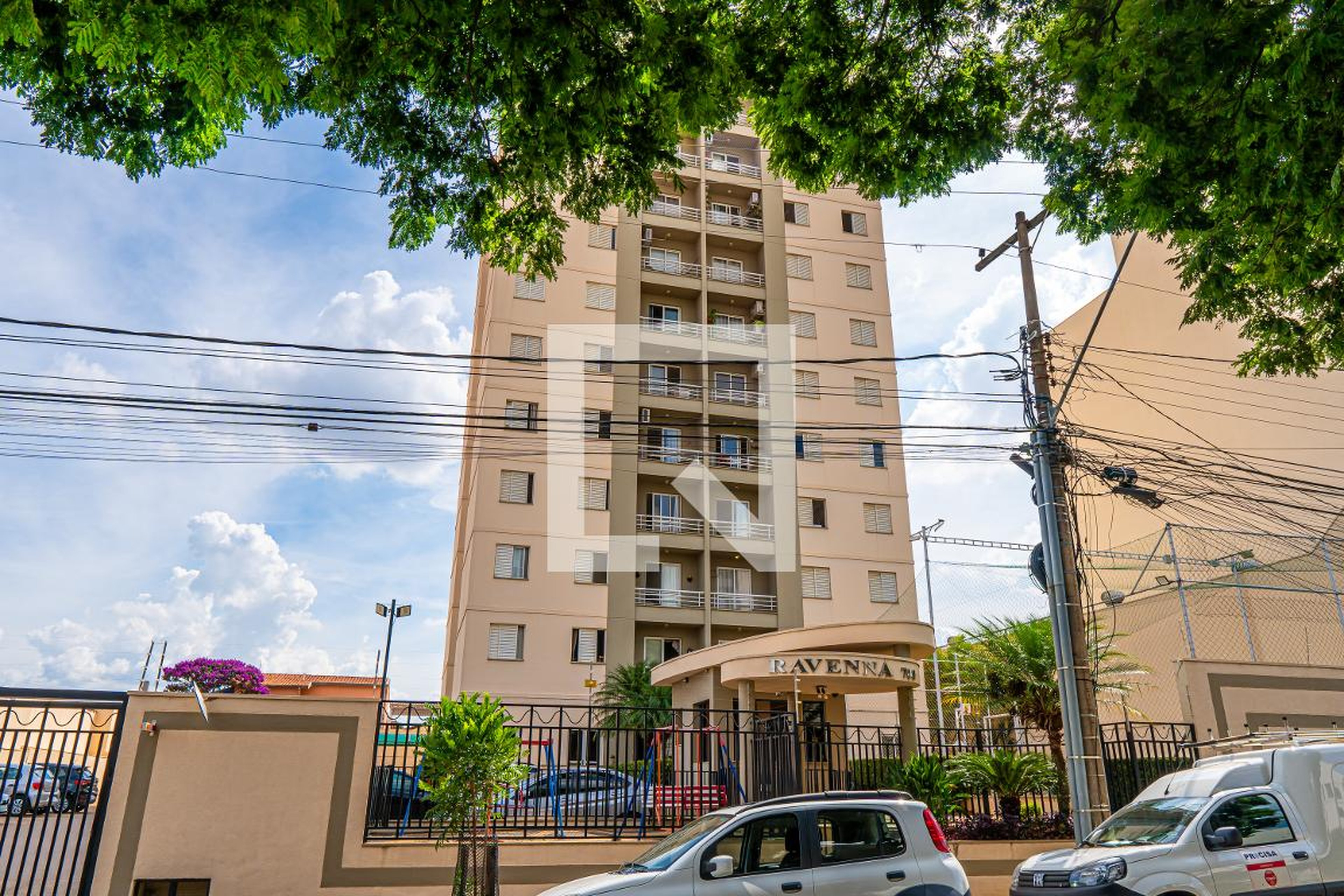 Fachada Condomínio em Rua Paulo Lacerda, 700