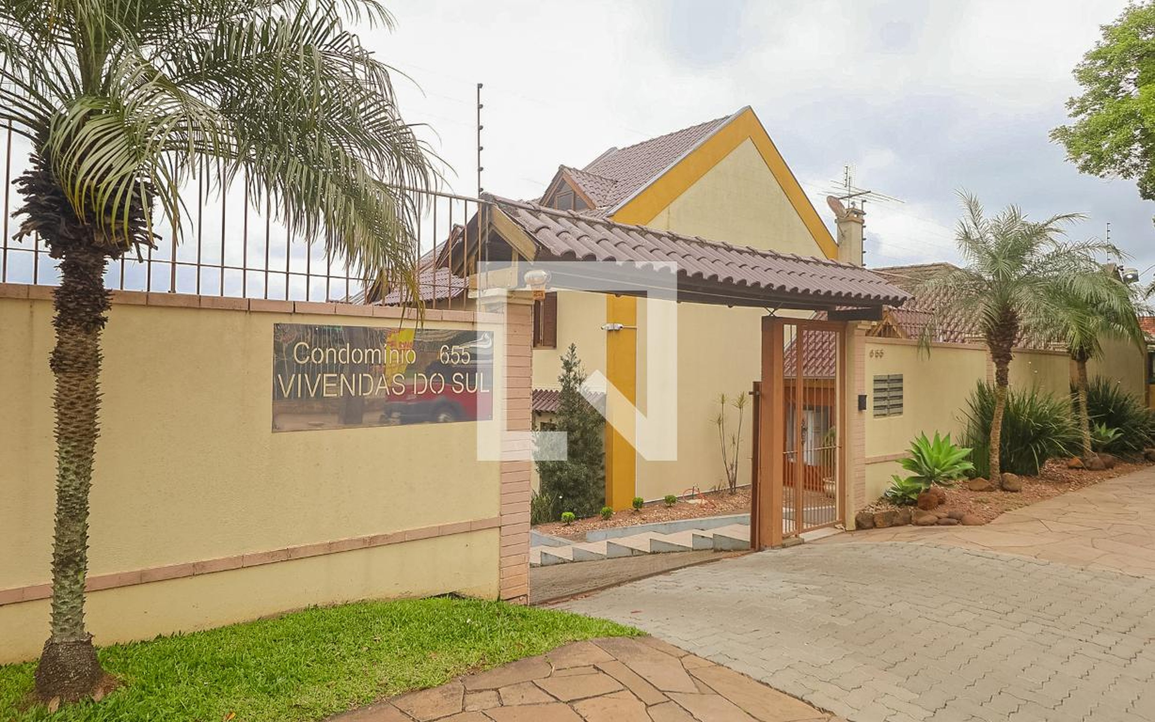 Fachada do Condomínio Condomínio em Rua Santa Terezinha, 655