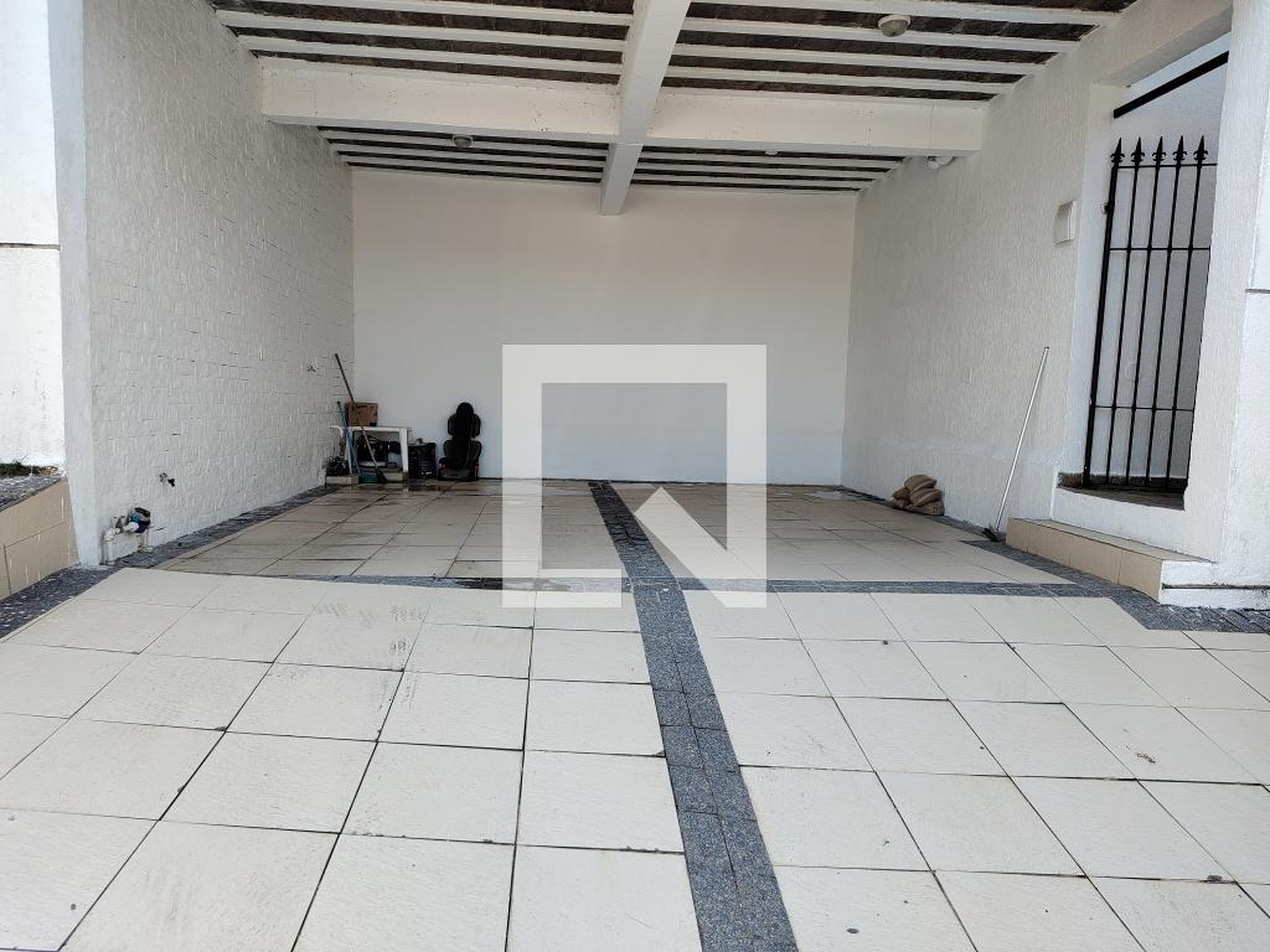 Fachada Condomínio em Estrada Caetano Monteiro, 2