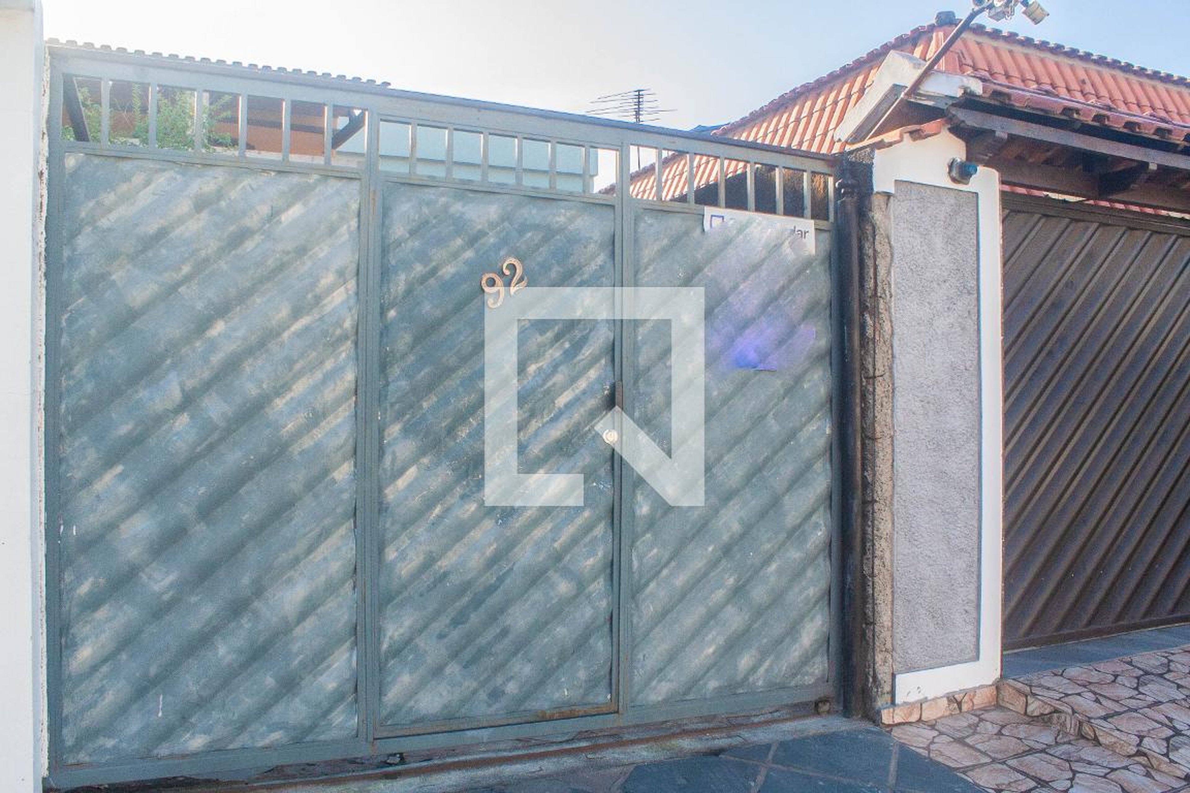 Fachada Condomínio em Rua Montenegro, 92