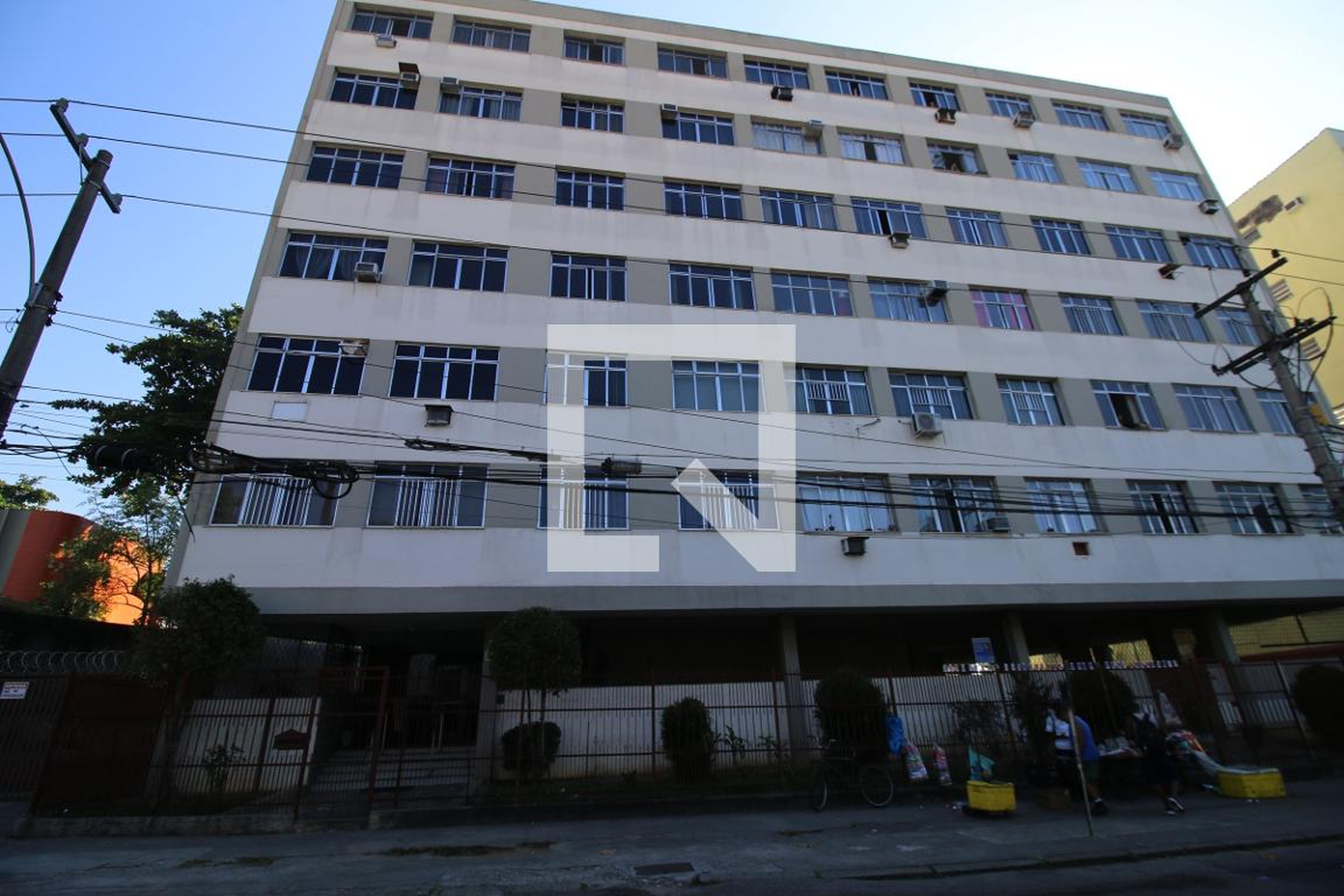 Fachada do Prédio Condomínio em Rua Leopoldina Rego, 201