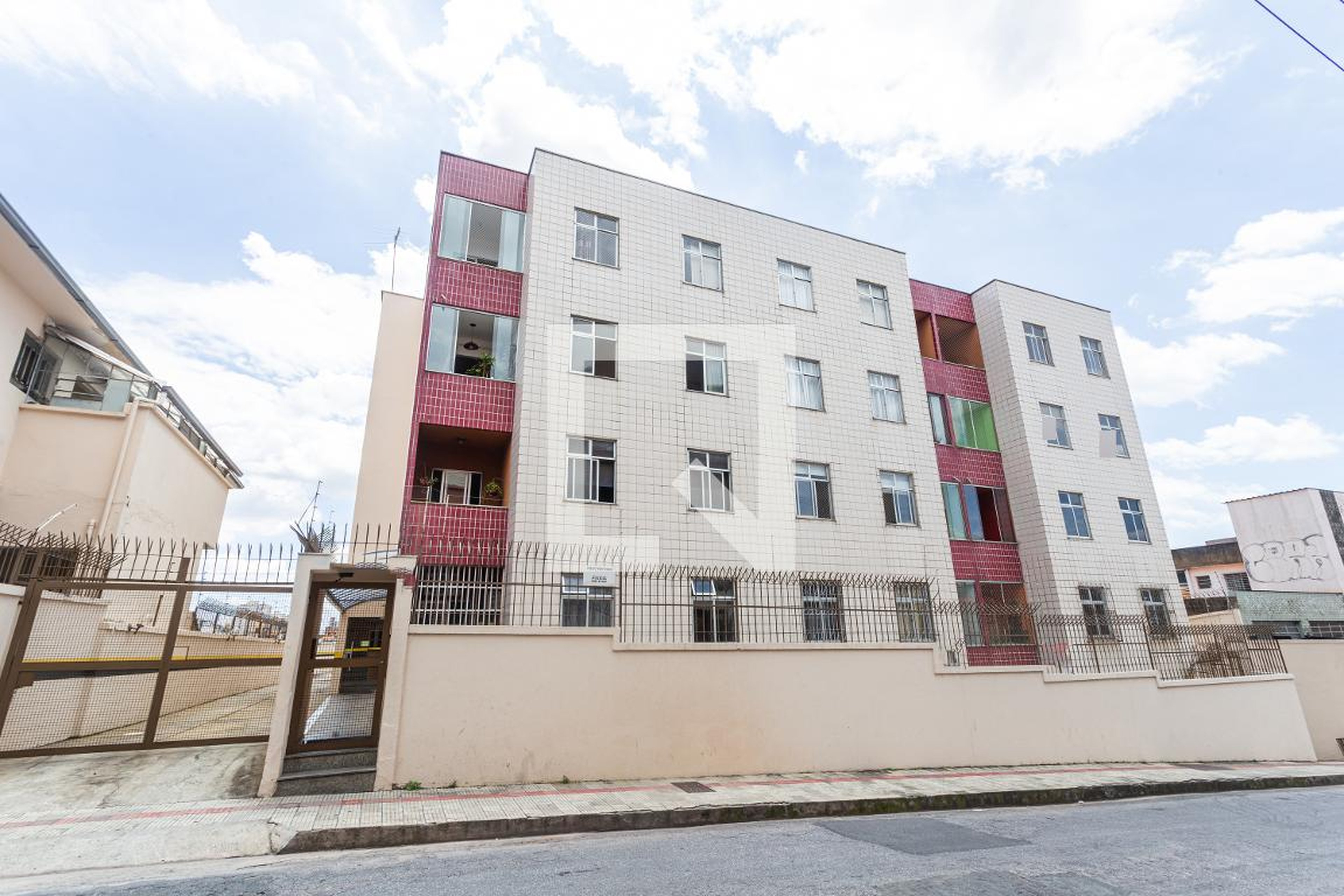 Fachada Condomínio em Rua Salinas, 267