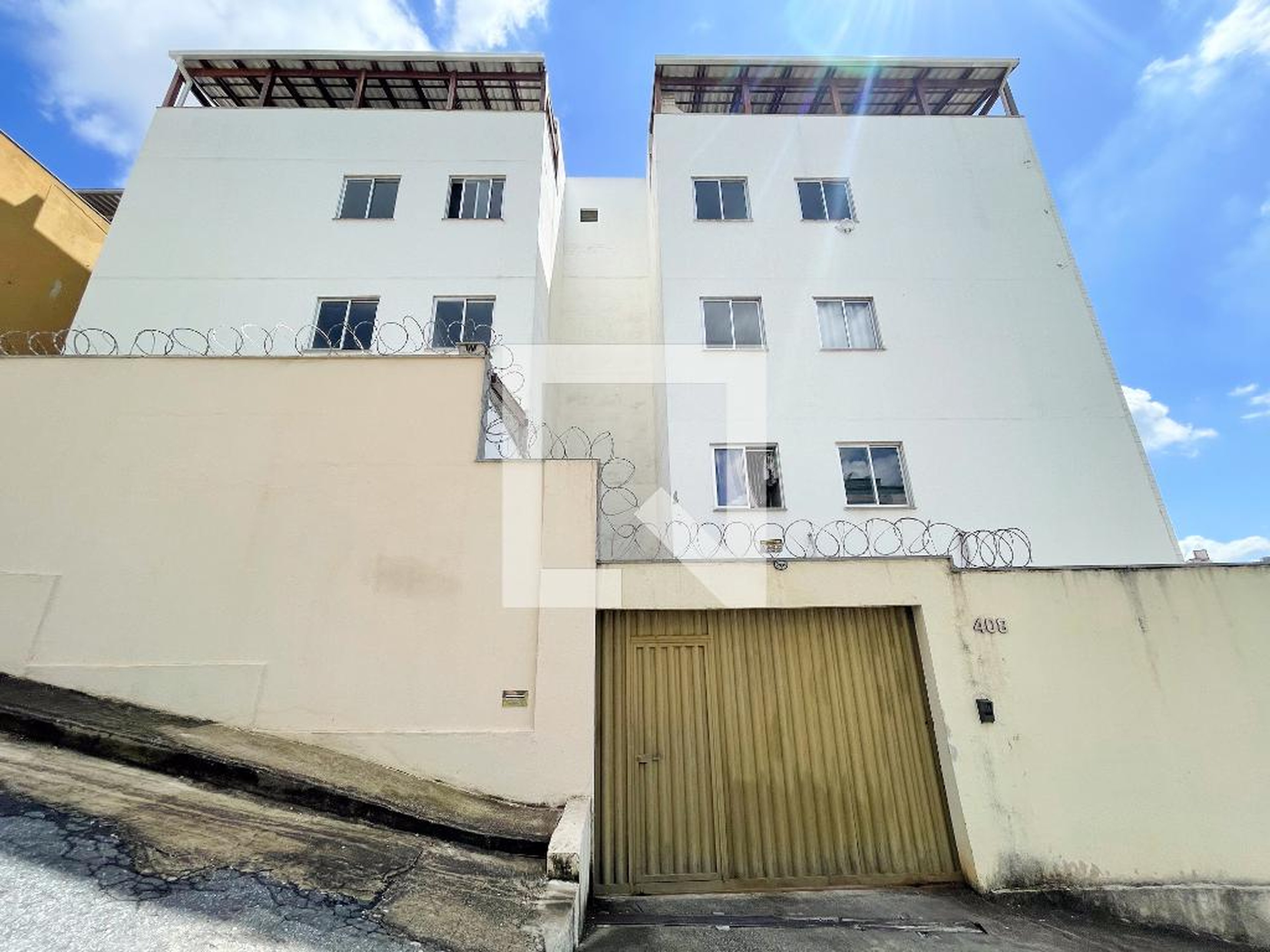 Fachada Condomínio em Rua Maria Rezende do Prado, 408