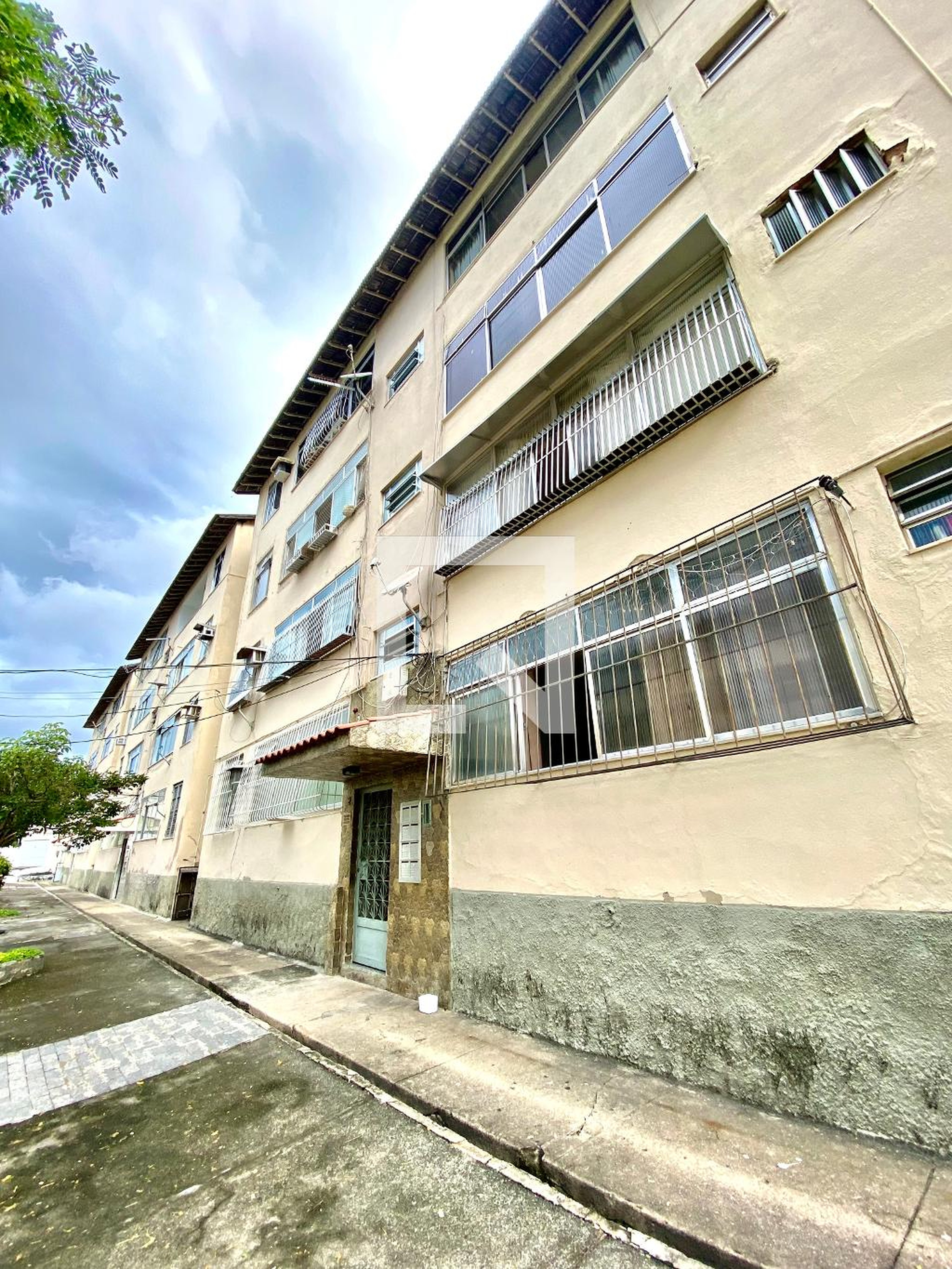 Fachada Condomínio em Rua Ivolândia, 2