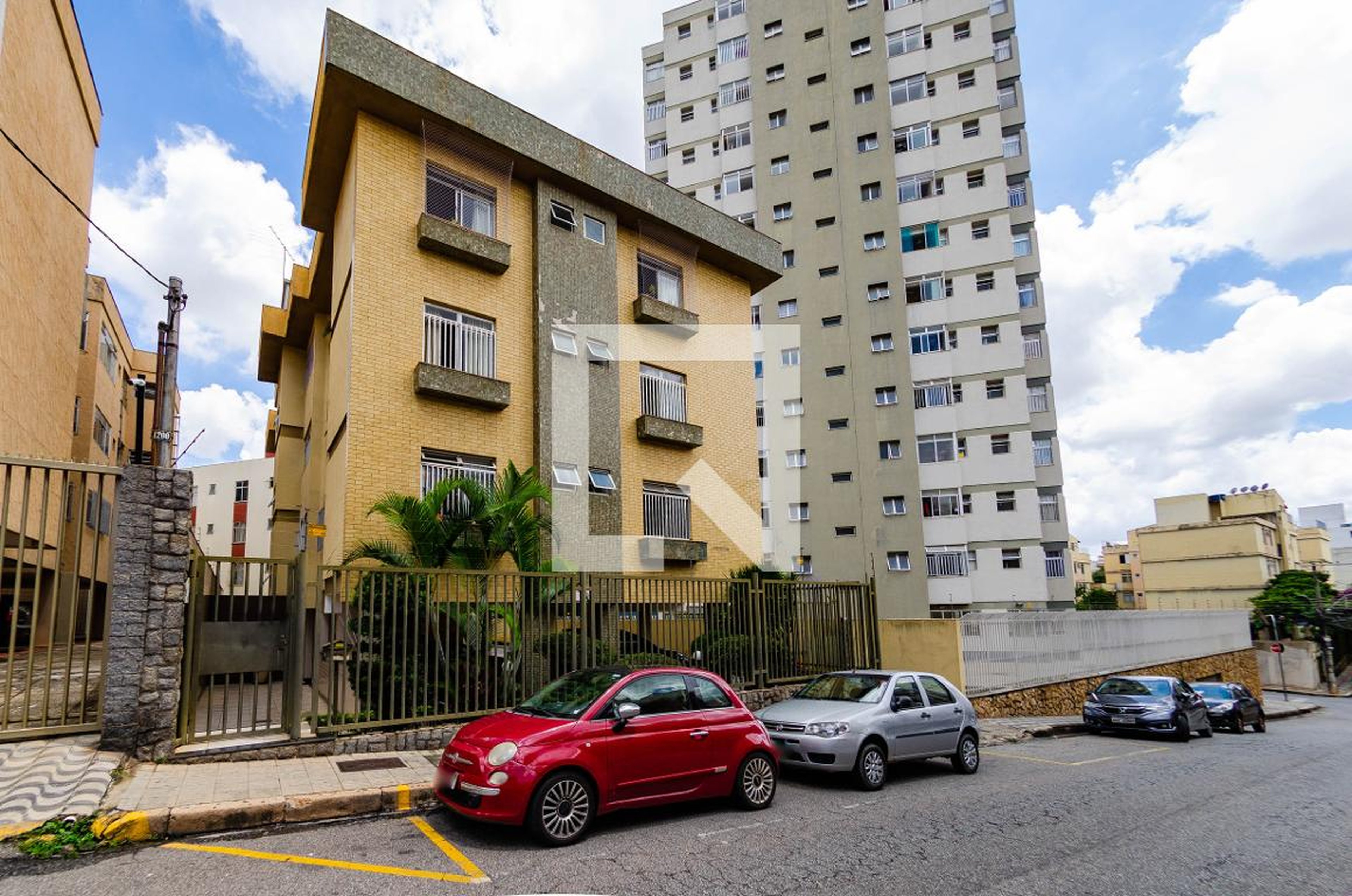 Fachada Condomínio em Rua Junquilhos, 1200