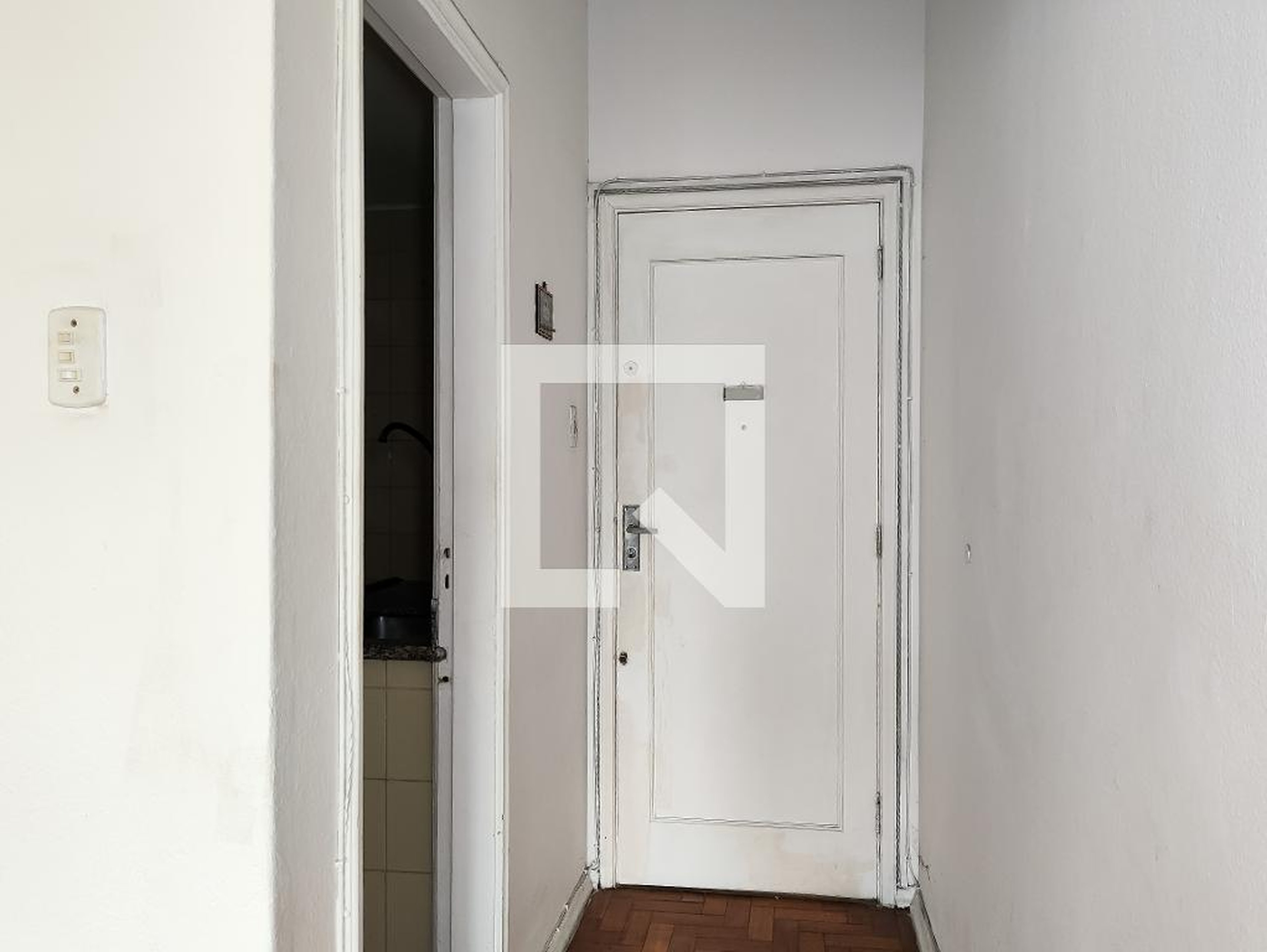 Entrada Condomínio em Rua Visconde de Figueiredo, 99