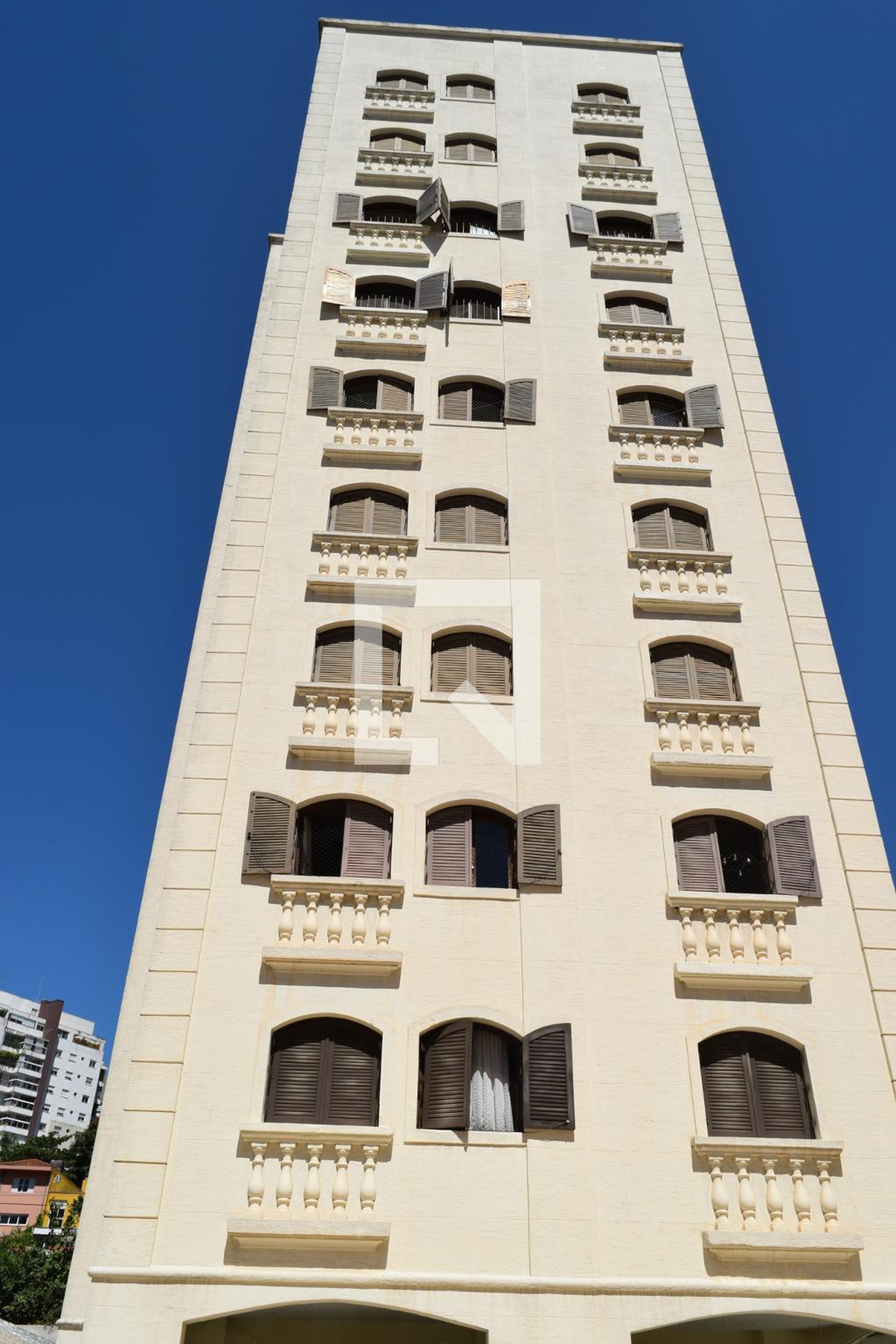 Fachada Condomínio em Rua Agissê, 713