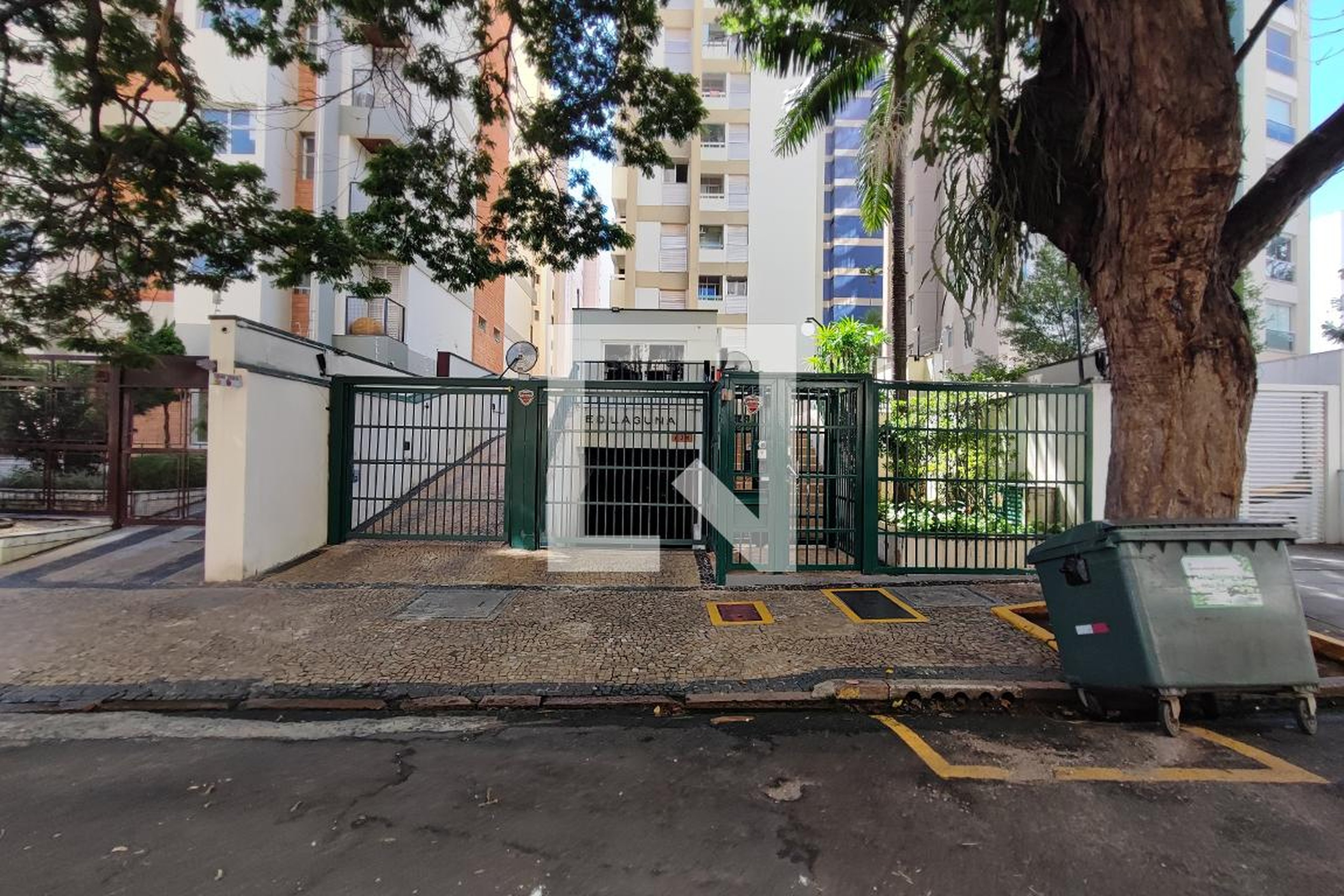 Fachada do Condomínio Condomínio em Rua Major Solon, 634