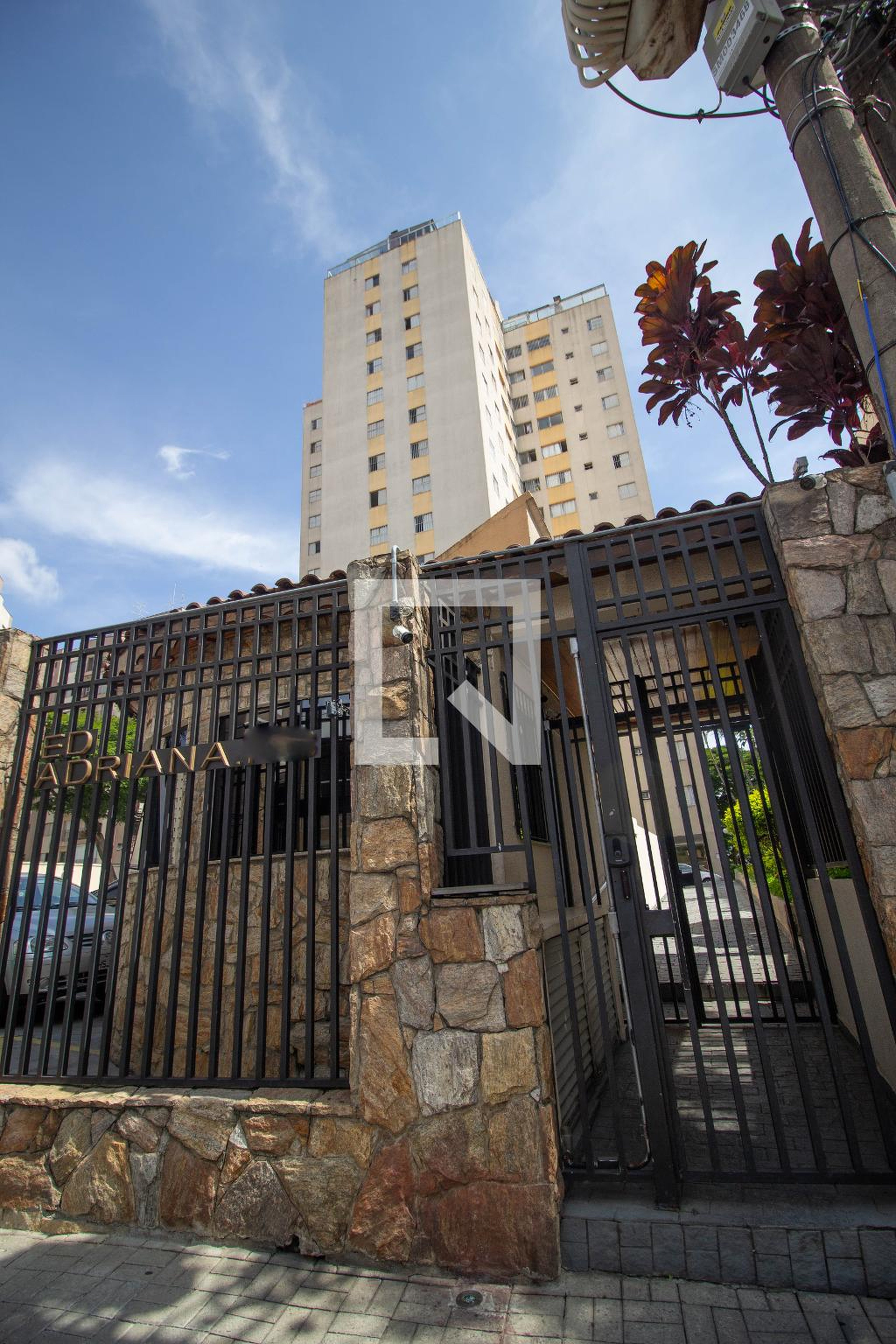 Fachada Condomínio em Rua Cerro Itacolomi, 163